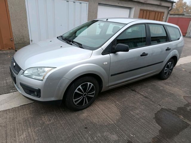 Ford Wenig Kilometer - Ford Focus 1.6 - TÜV Neu