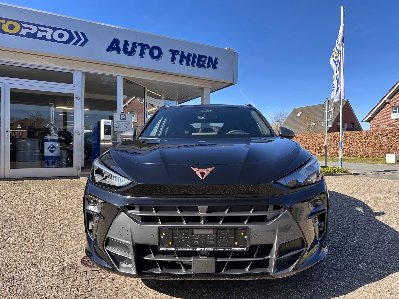 Fahrzeugabbildung CUPRA Terramar 1.5 eTSI DSG AHK/Navi/ACC/LED/SHZG/GJR