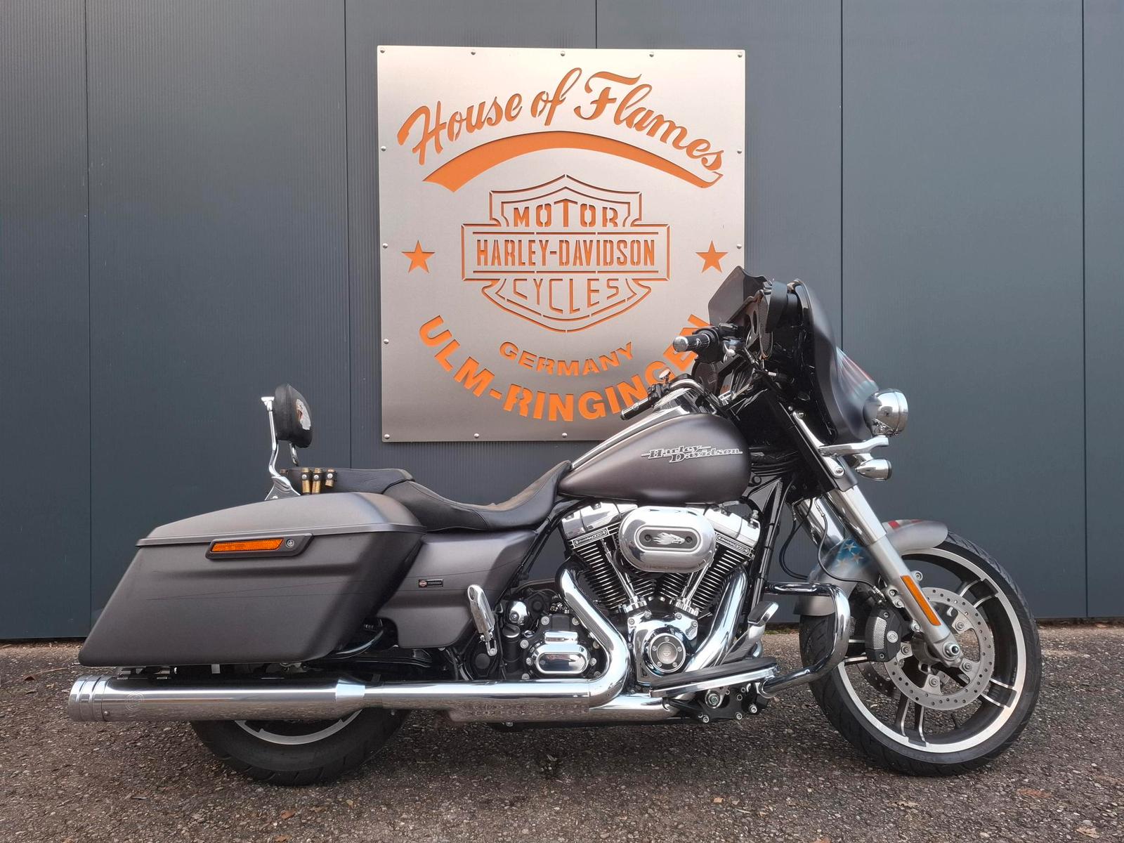 Harley-Davidson FLHXS Street Glide Special mit KessTech