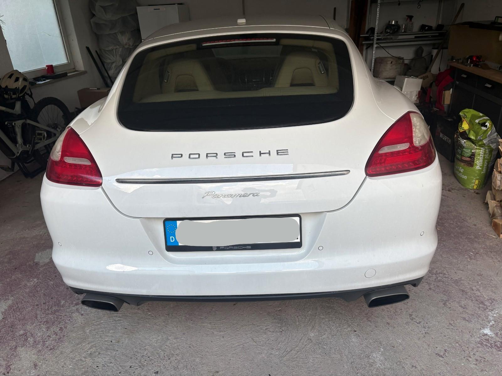 Porsche Panamera 4 