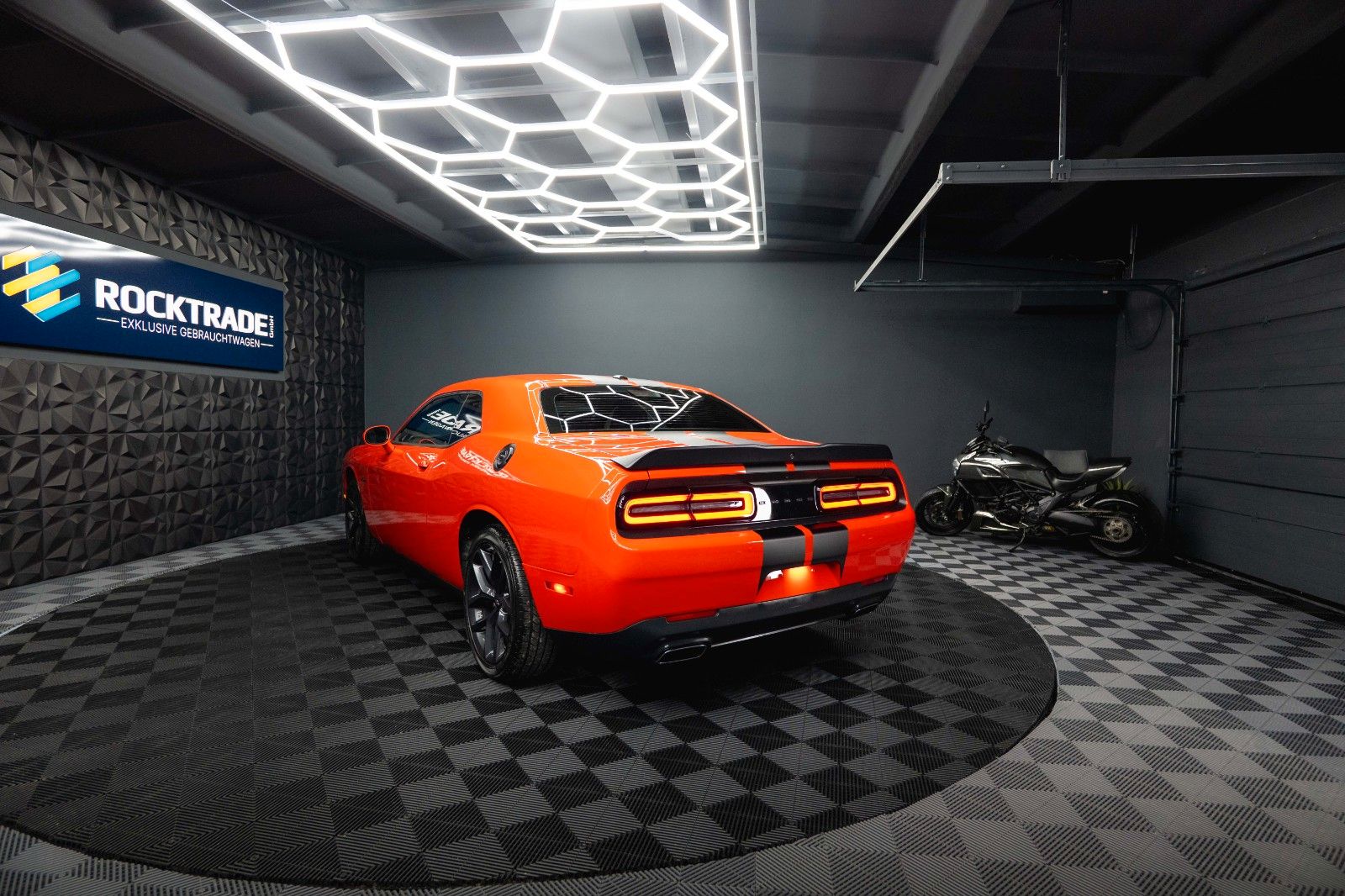 Fahrzeugabbildung Dodge Challenger 3.6 V6 GT SRT Styling *LED*1.Hand*19%