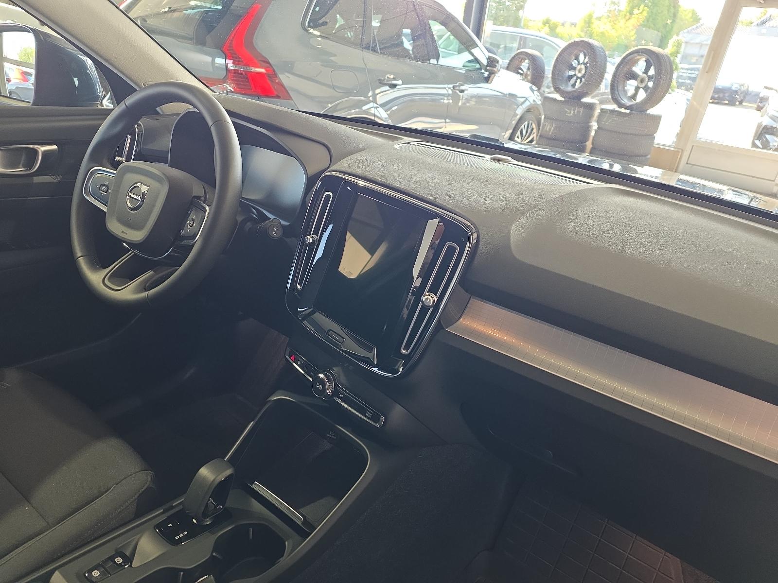 Volvo XC40 T3 Momentum Pro ACC BLIS AHK Kamera LED SHZ
