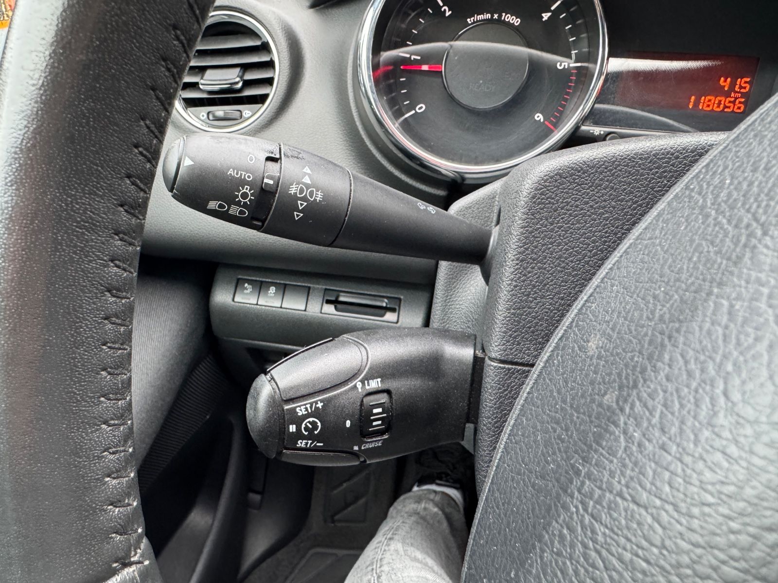 Fahrzeugabbildung Peugeot 3008 Active Navi