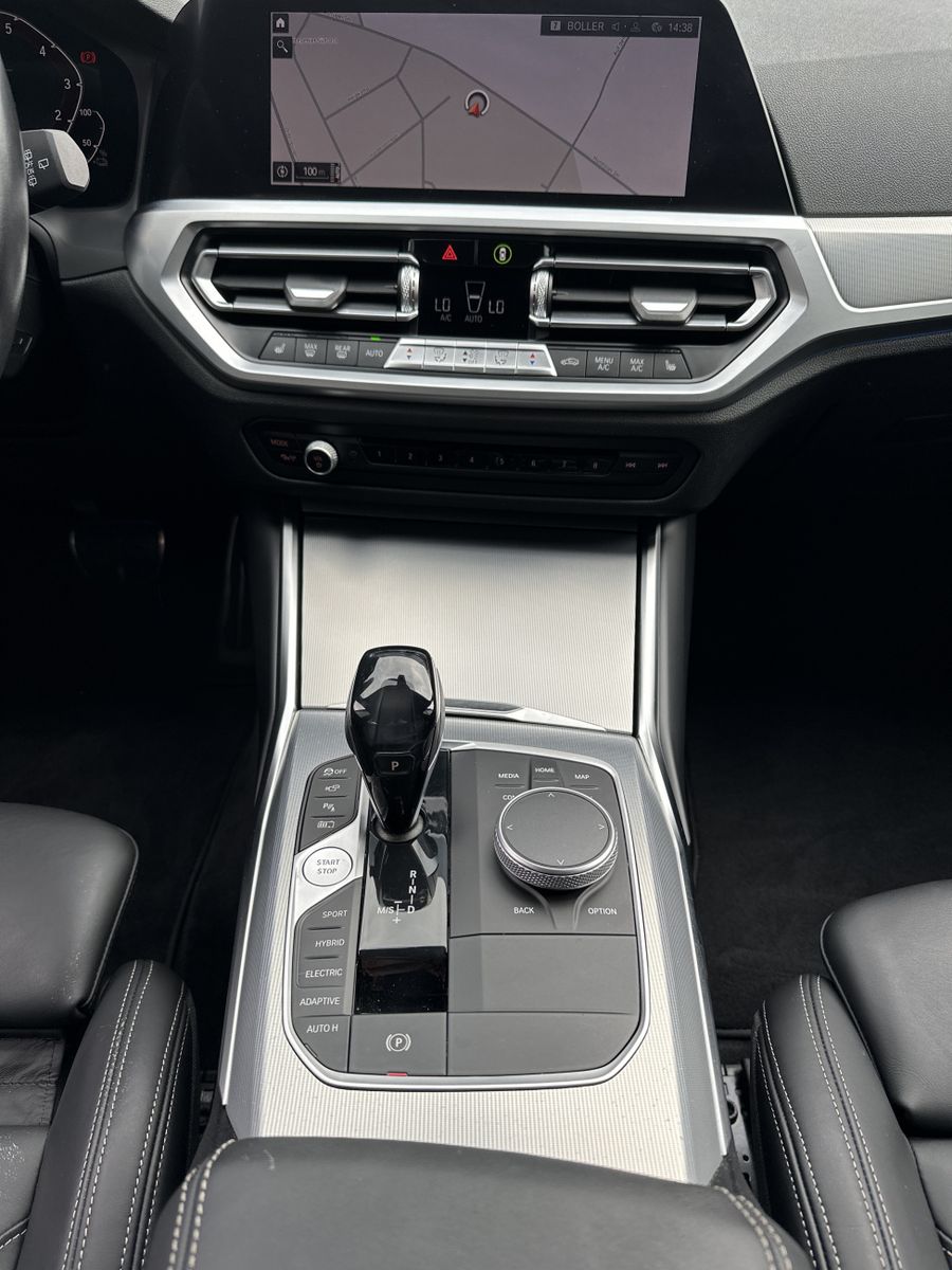 Fahrzeugabbildung BMW 330e Touring xDrive M-Sport NAV+LASER+360°+19ZO