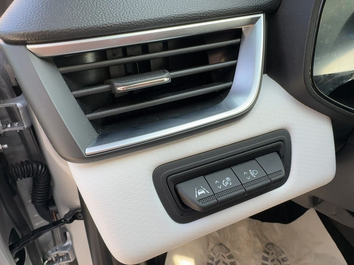 Fahrzeugabbildung Renault Clio TECHNO TCE 140 KAMERA SZH NAVI