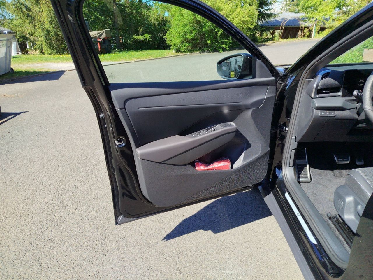 Fahrzeugabbildung Volkswagen T-ROC R-Line NF 1.5 B 110eTSID7F