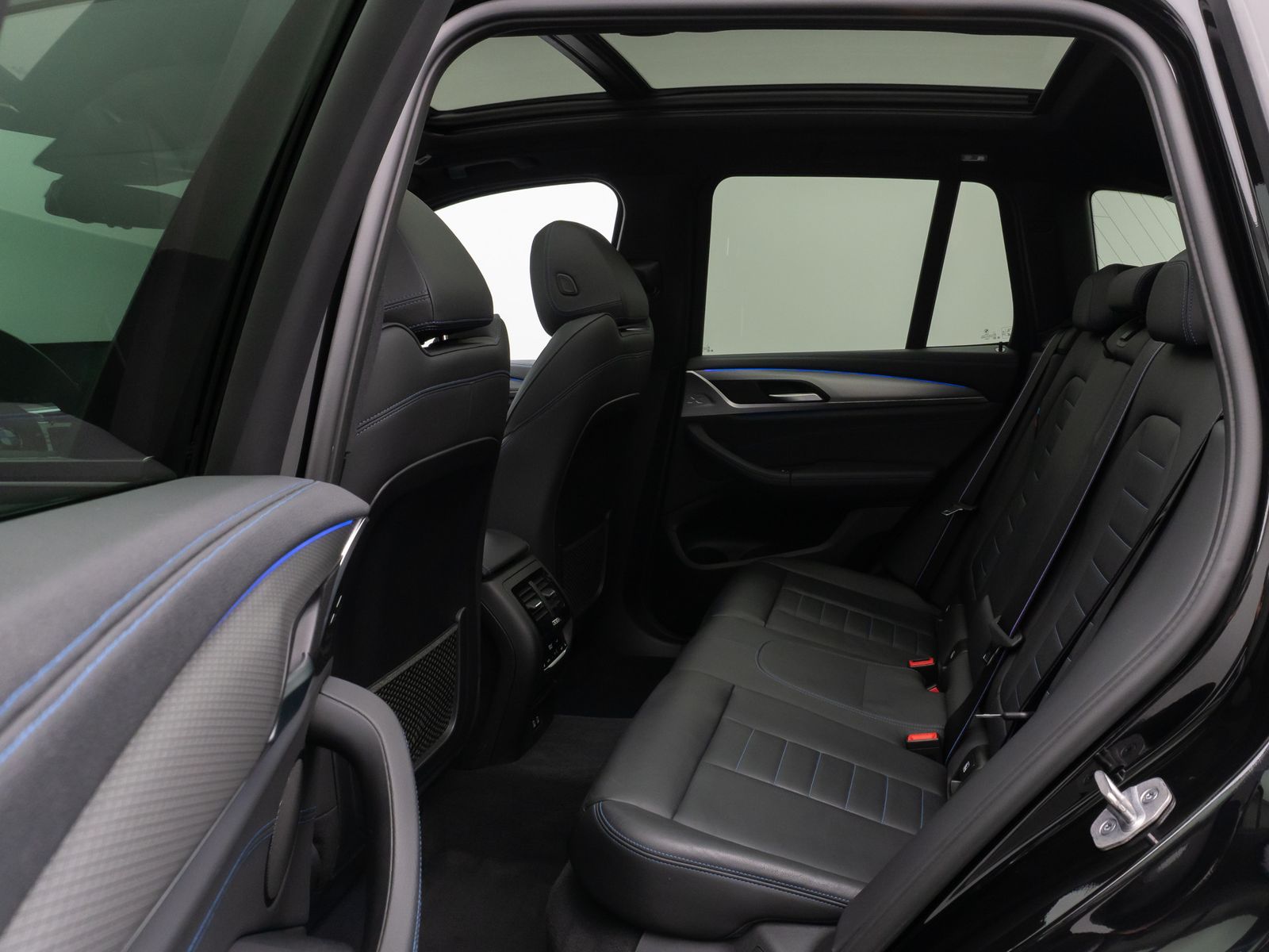 Fahrzeugabbildung BMW X3 xD30d M Sport Panorama Kamera HUD HiFi 19Zoll