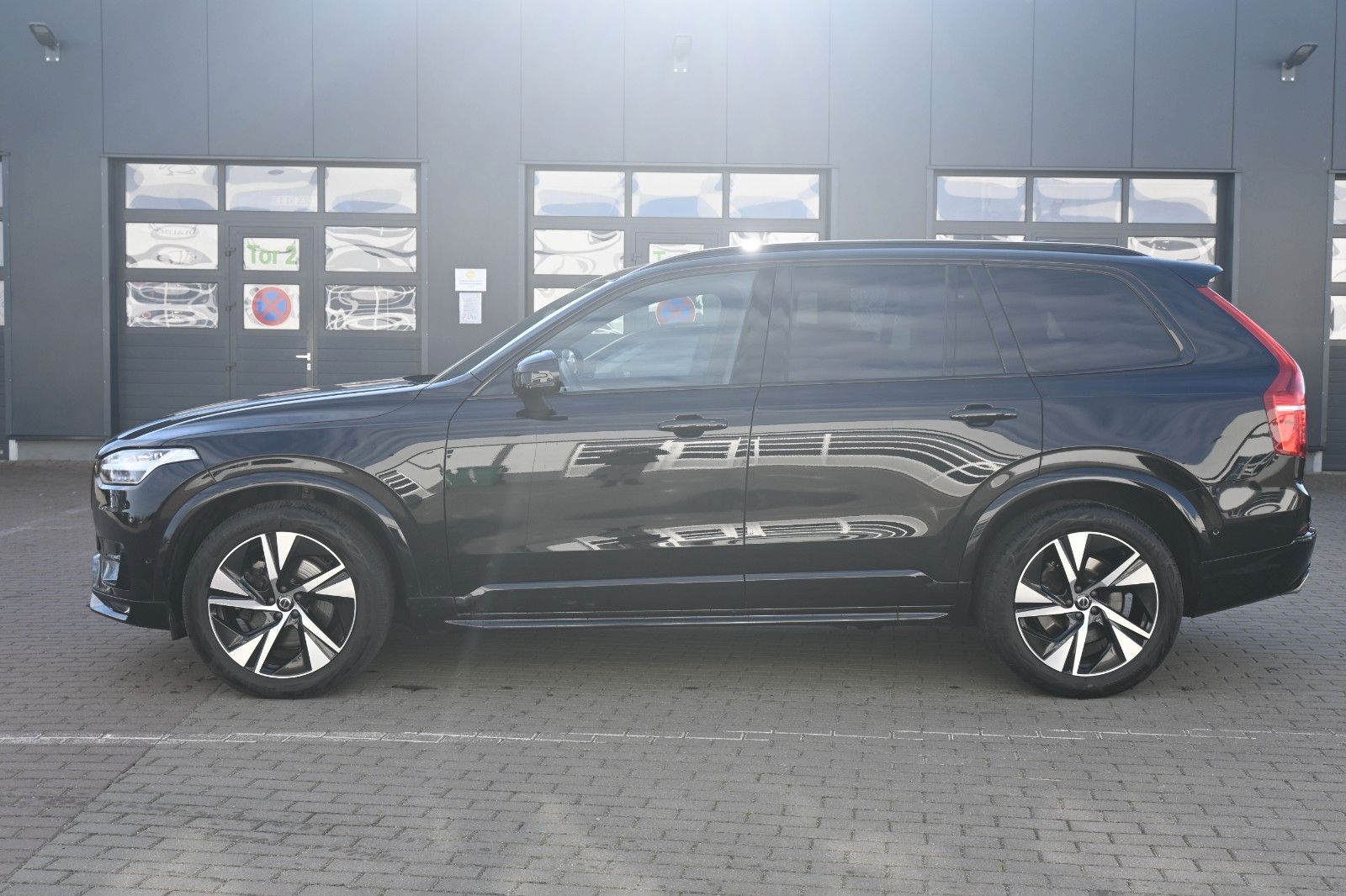 Fahrzeugabbildung Volvo XC90 R Design AWD*B&W*PANO*LUFT*AHK*360*VOLL