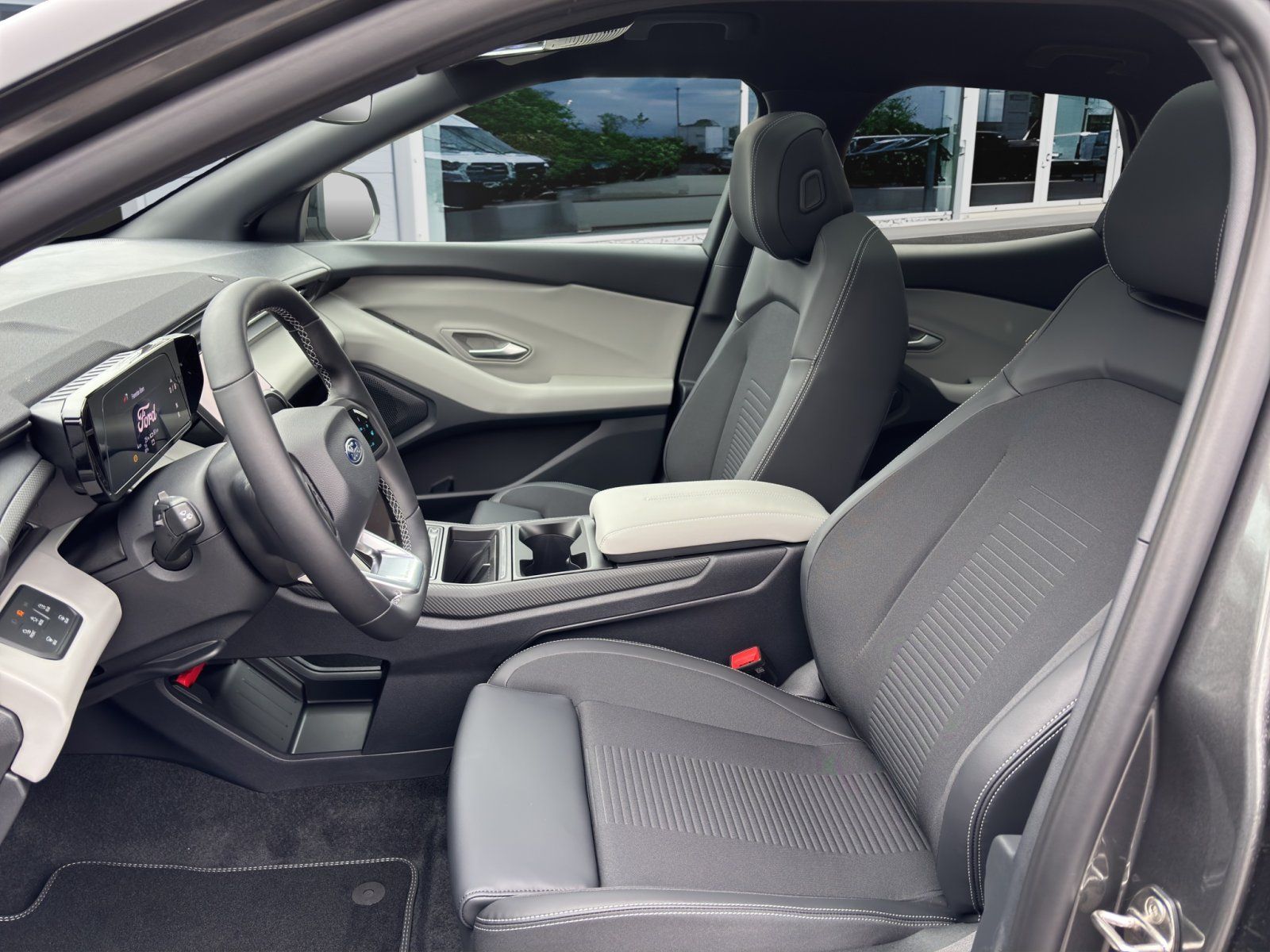 Fahrzeugabbildung Ford Explorer eMotor Premium RWD