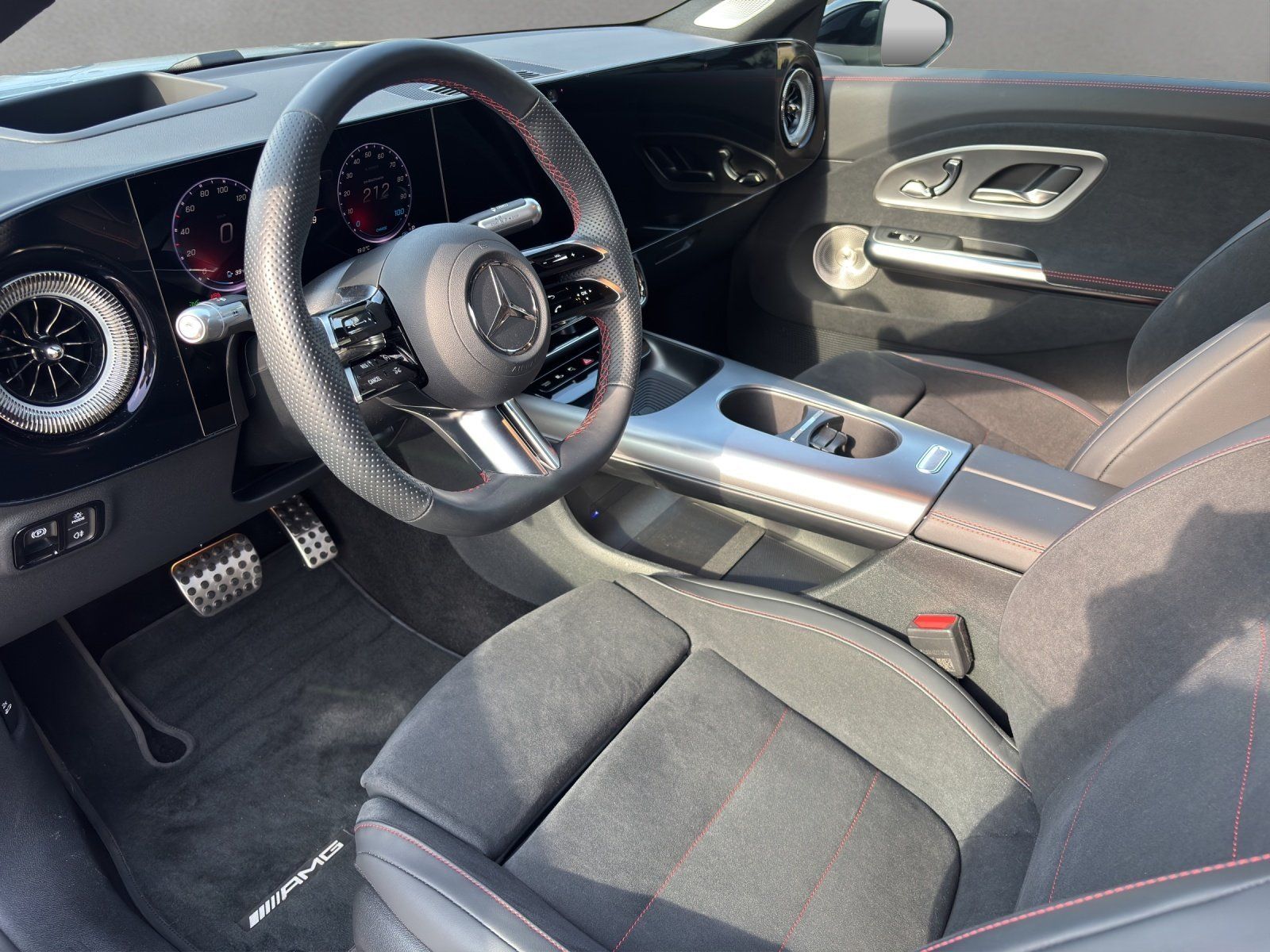 Fahrzeugabbildung Mercedes-Benz CLA 350 AMG+ Premi+ DRIVE.ASSIST Superscreen AHK