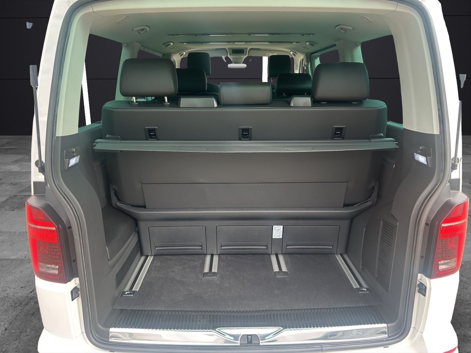 Fahrzeugabbildung Volkswagen T6 Multivan T6.1 TDI Gen Six NAVI AHK LED STANDH