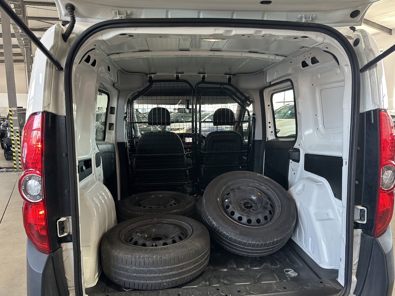 Fahrzeugabbildung Fiat Doblo Cargo 1.6 Multijet SX/Klima/PDC/Nav/Shz/BT