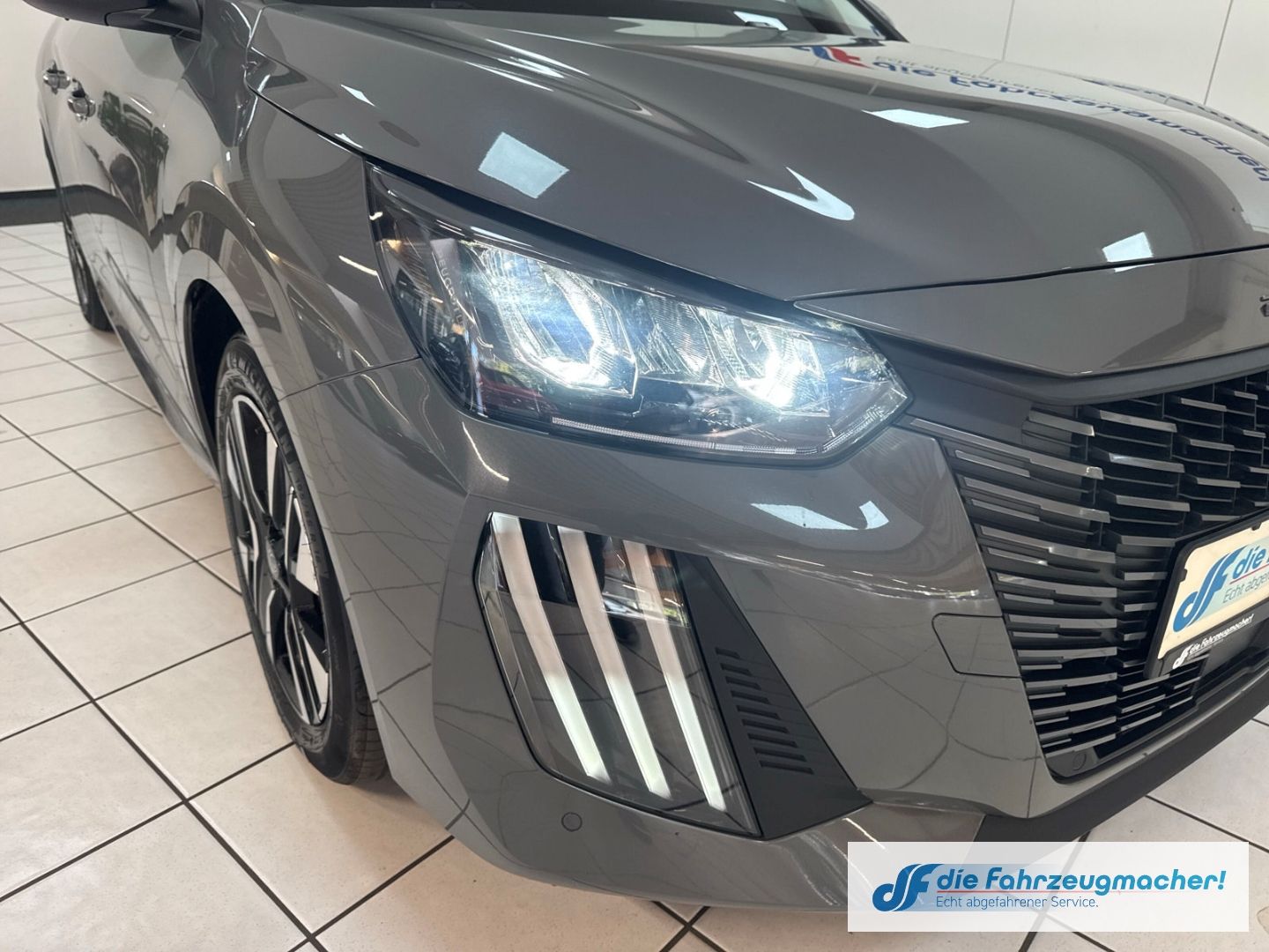 Fahrzeugabbildung Peugeot 208 Allure Navi Digitales Cockpit LED Apple CarP