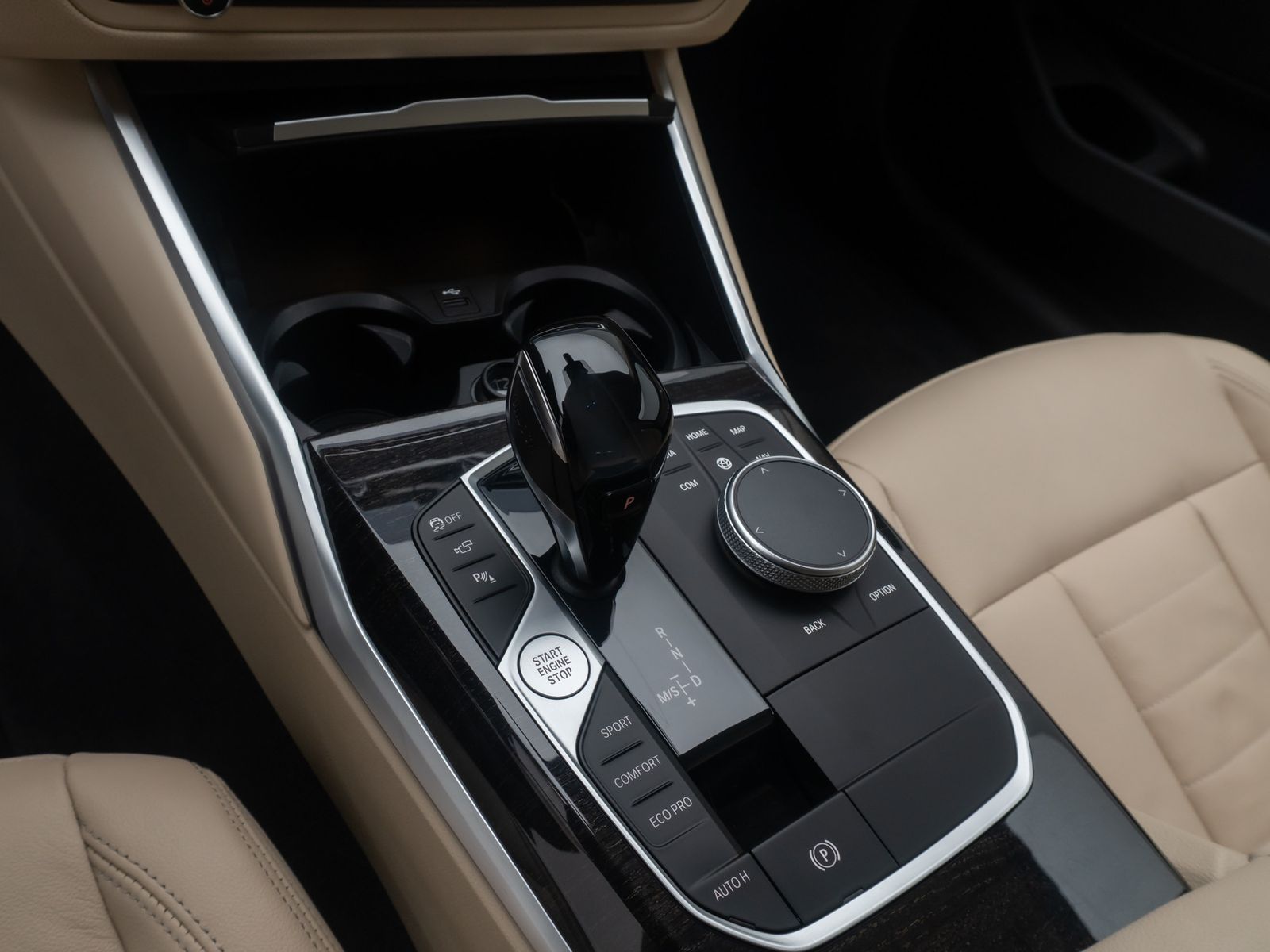 Fahrzeugabbildung BMW 320d Luxury Line 360&deg;Alarm ACC AHK HUD DAB Leder