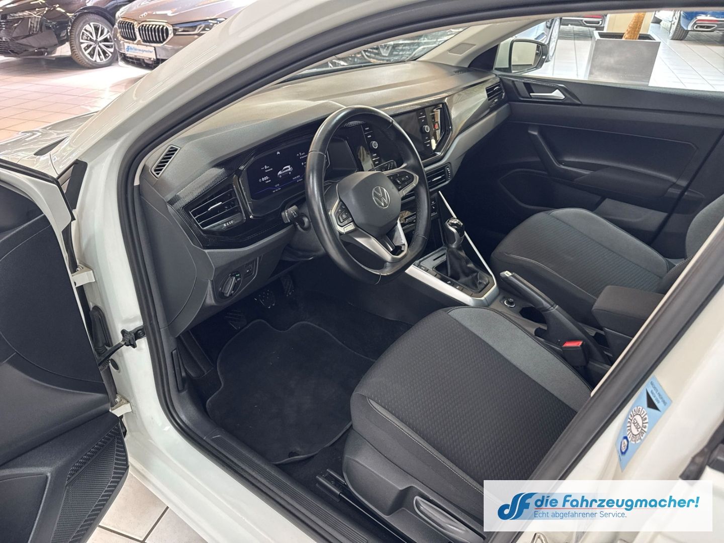 Fahrzeugabbildung Volkswagen Polo VI Life 1.0 TSI EU6d Navi Digitales Cockpit