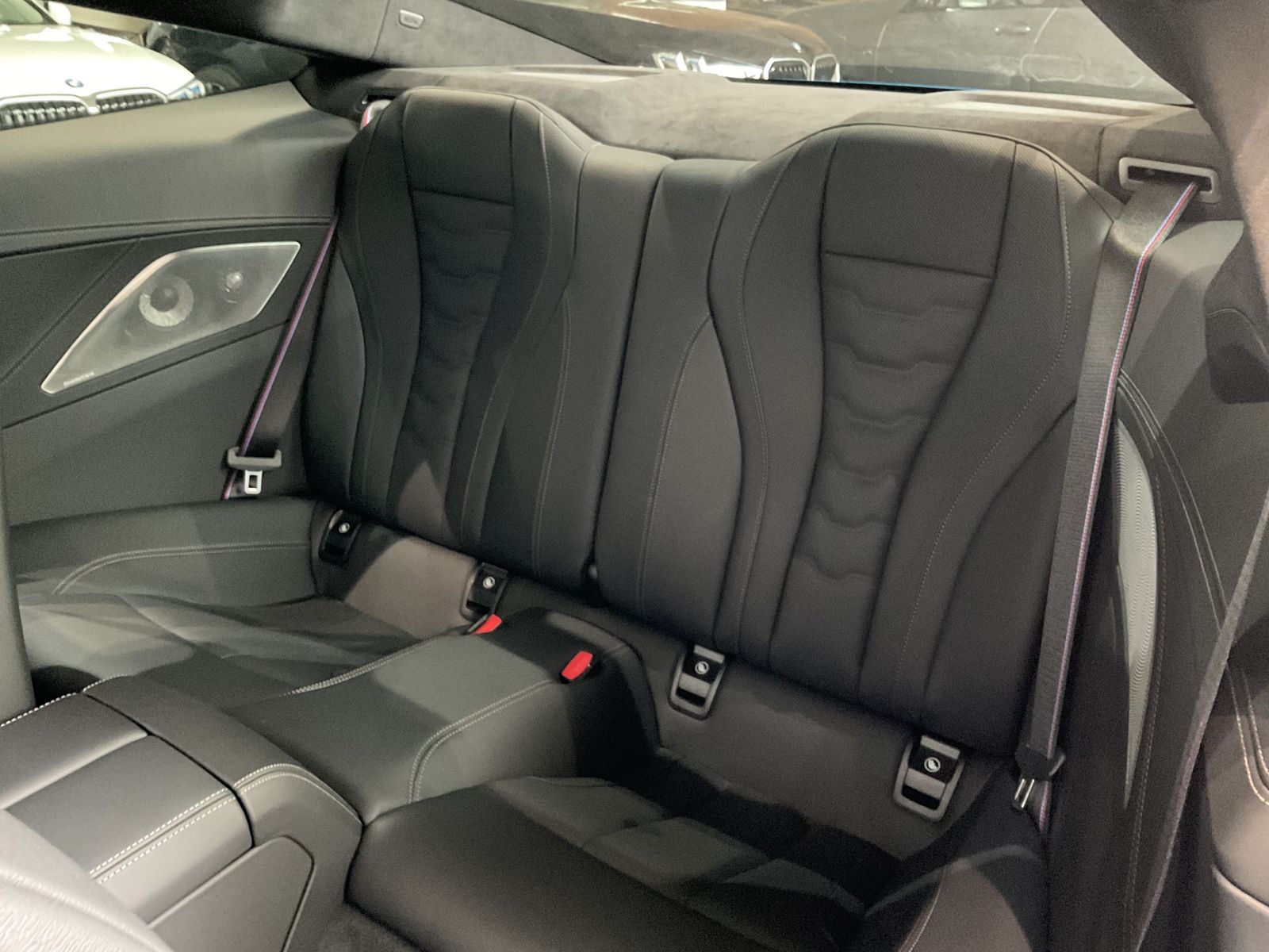 Fahrzeugabbildung BMW M850i xDrive B&W 20" LMR M Carbondach