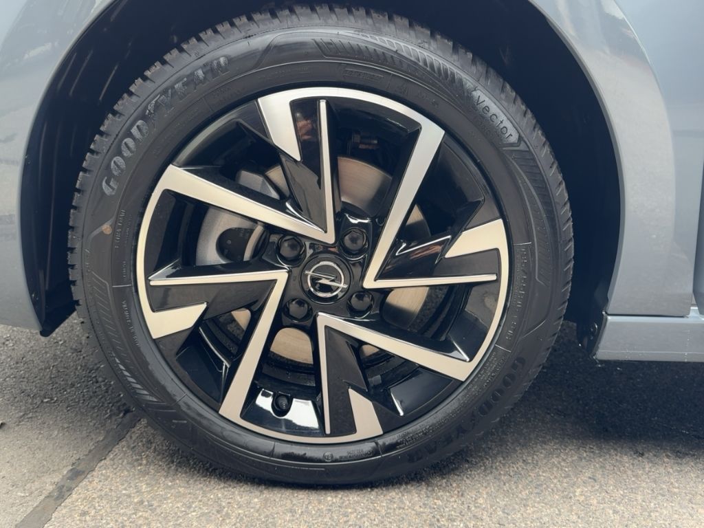 Fahrzeugabbildung Opel Corsa GS Hybrid, Allwetterreifen, Rückfahrkamera