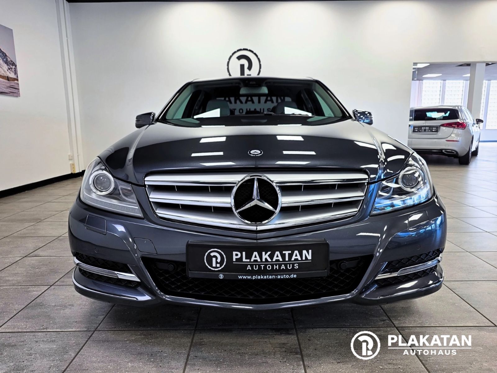 Fahrzeugabbildung Mercedes-Benz C 200 CGI Avantgarde Bi-Xenon AdaptLicht