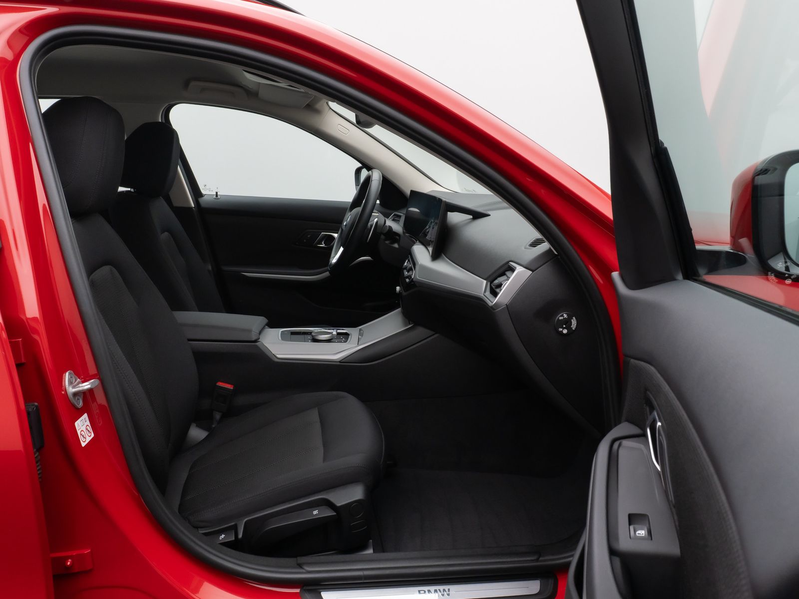 Fahrzeugabbildung BMW 330e DAB CockPit+ PDC LED Geschwindigkeitsreg.