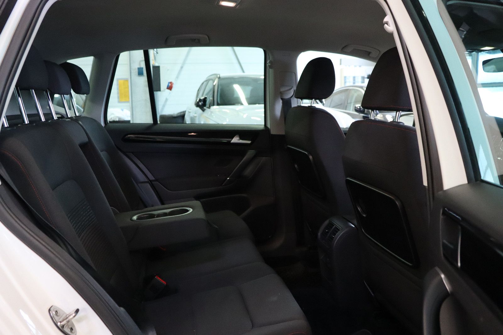 Fahrzeugabbildung Volkswagen Golf Sportsvan 1.6 TDI Sound ACC AHK Nav PDC SHZ