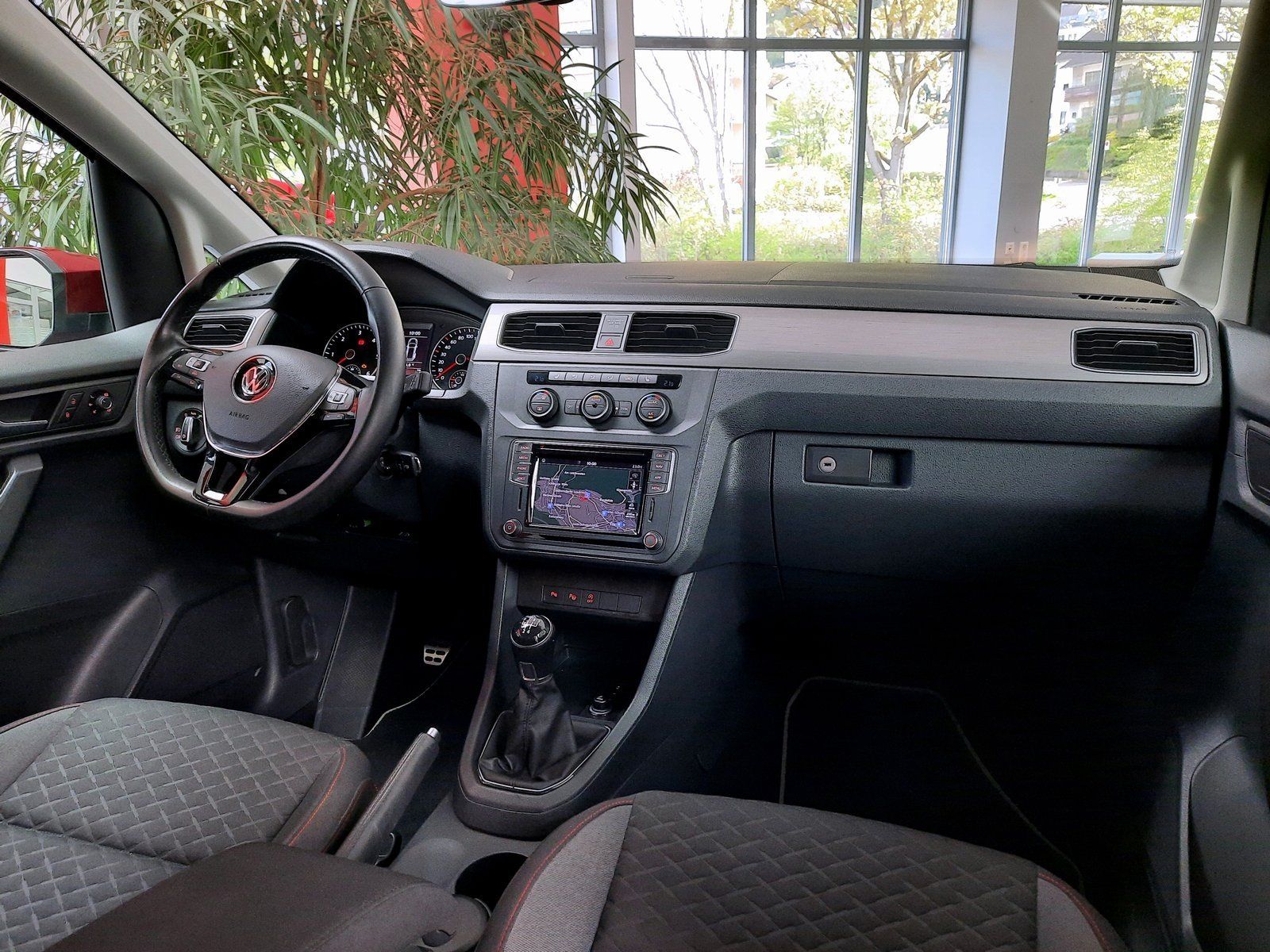 Fahrzeugabbildung Volkswagen Caddy TDI Join *Navi*AHK*Sitzhzg*PDC*Tempomat*