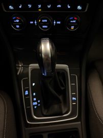 Volkswagen Golf - 6