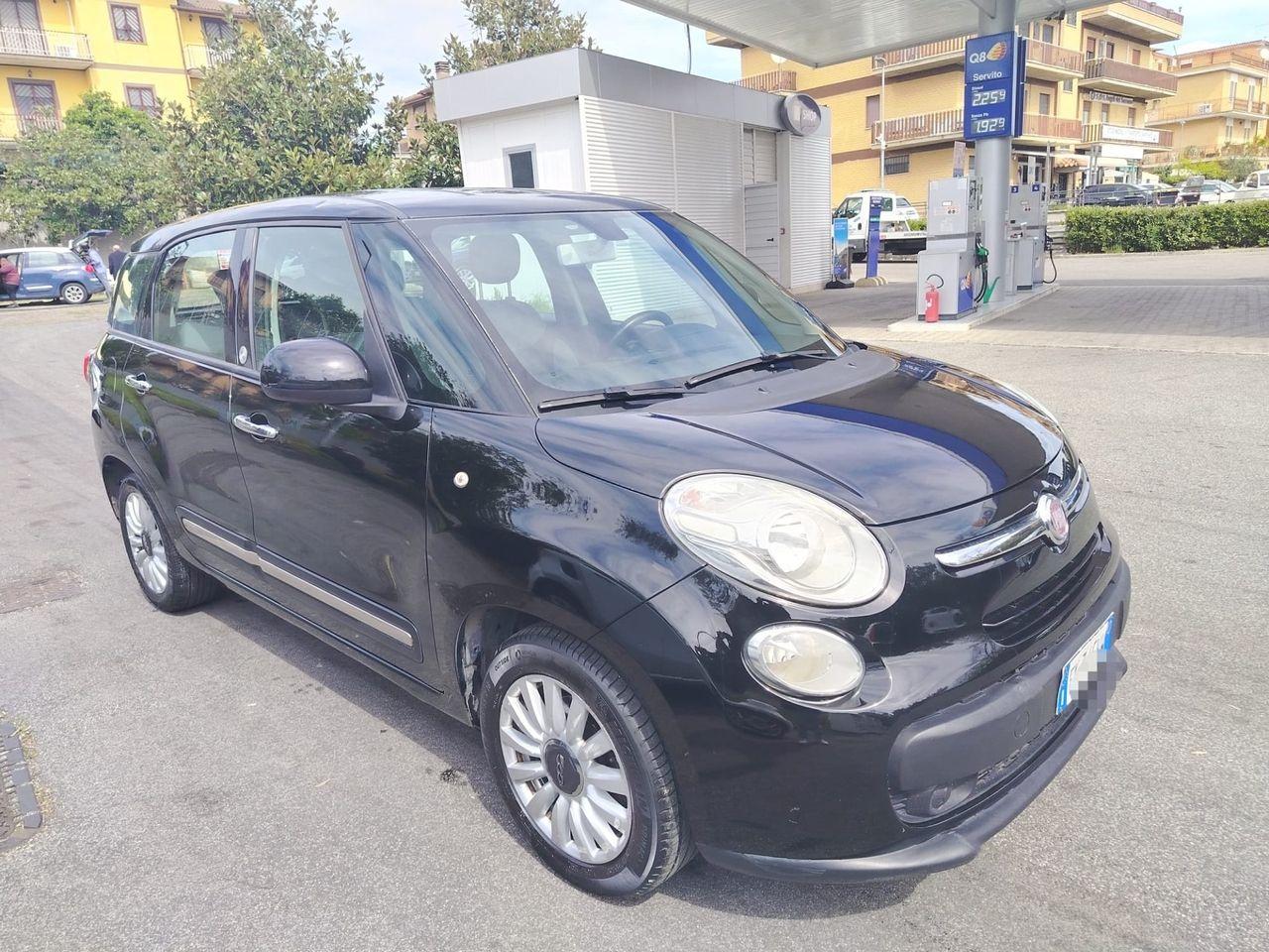 Fiat 500L 2015 — rear view
