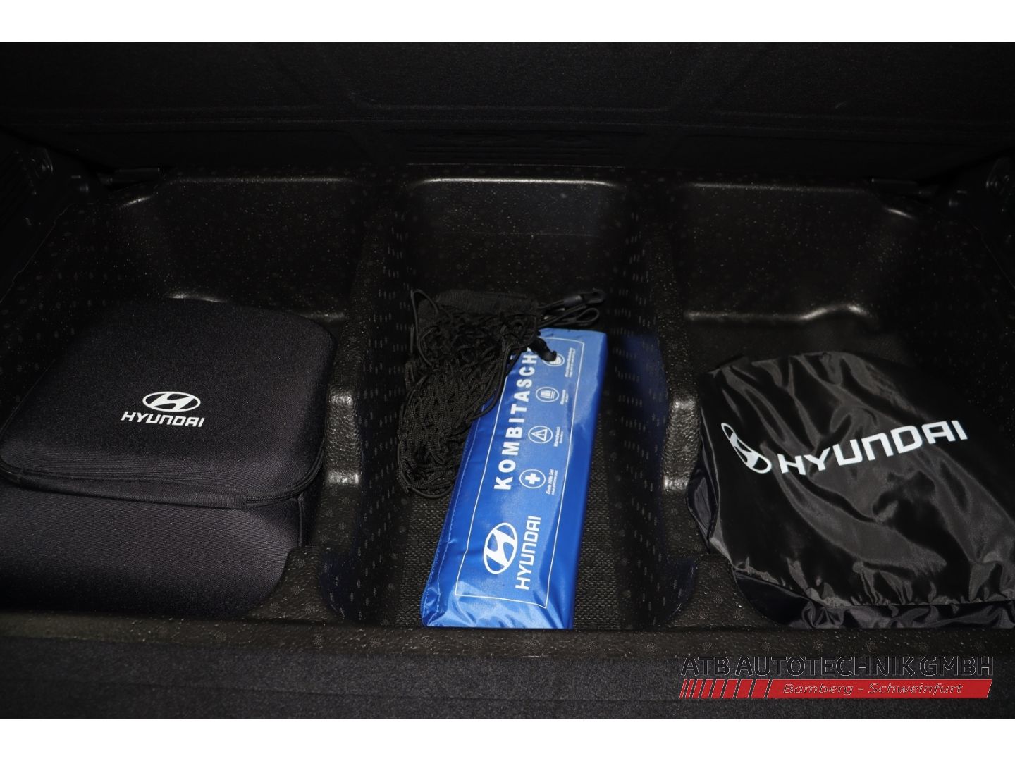 Fahrzeugabbildung Hyundai SANTA FE PHEV 1.6 T-GDI 4WD Signature Navi Leder