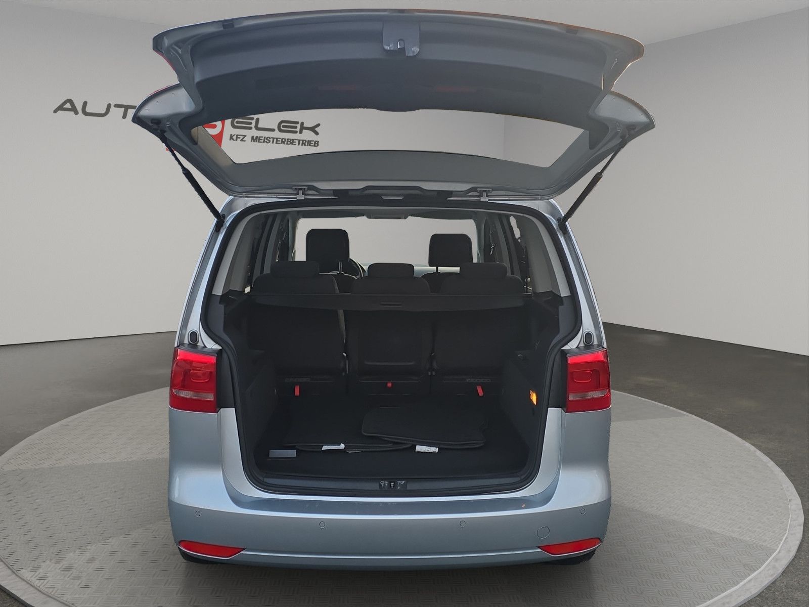 Fahrzeugabbildung Volkswagen Touran Life/DSG/Rückfahrkamera/Automatik/AHK