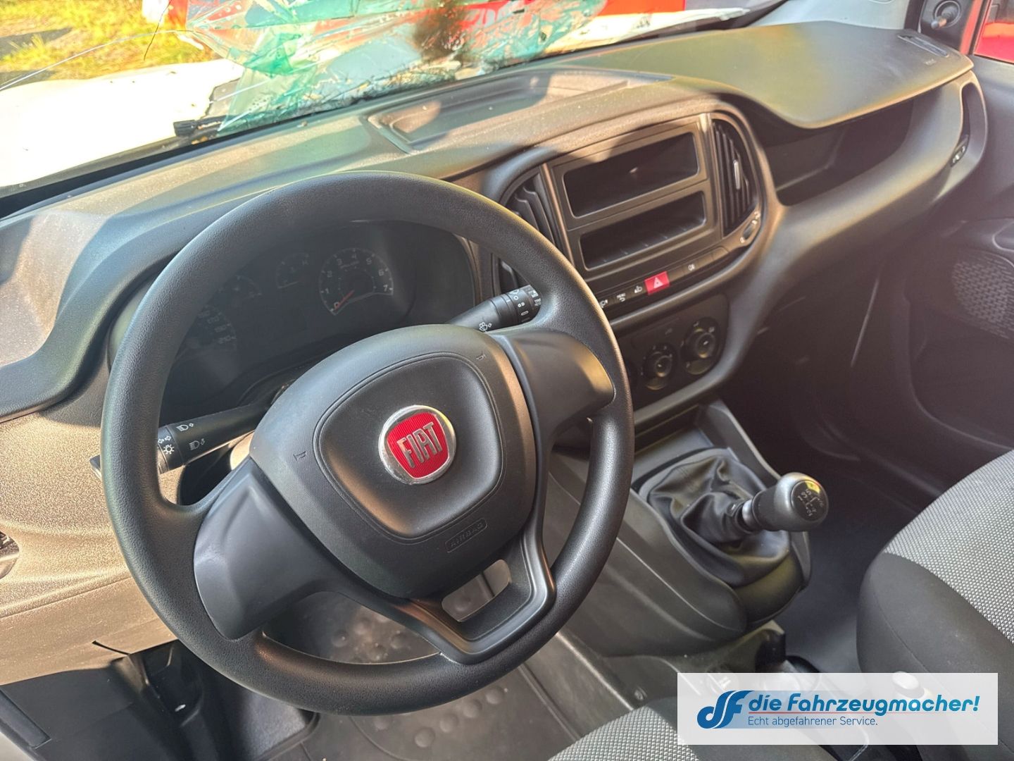 Fahrzeugabbildung Fiat Doblo Basis Kasten 1.4 *BRANDSCHADEN * MOTOR ZER