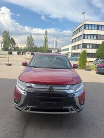 Mitsubishi Outlander - 1