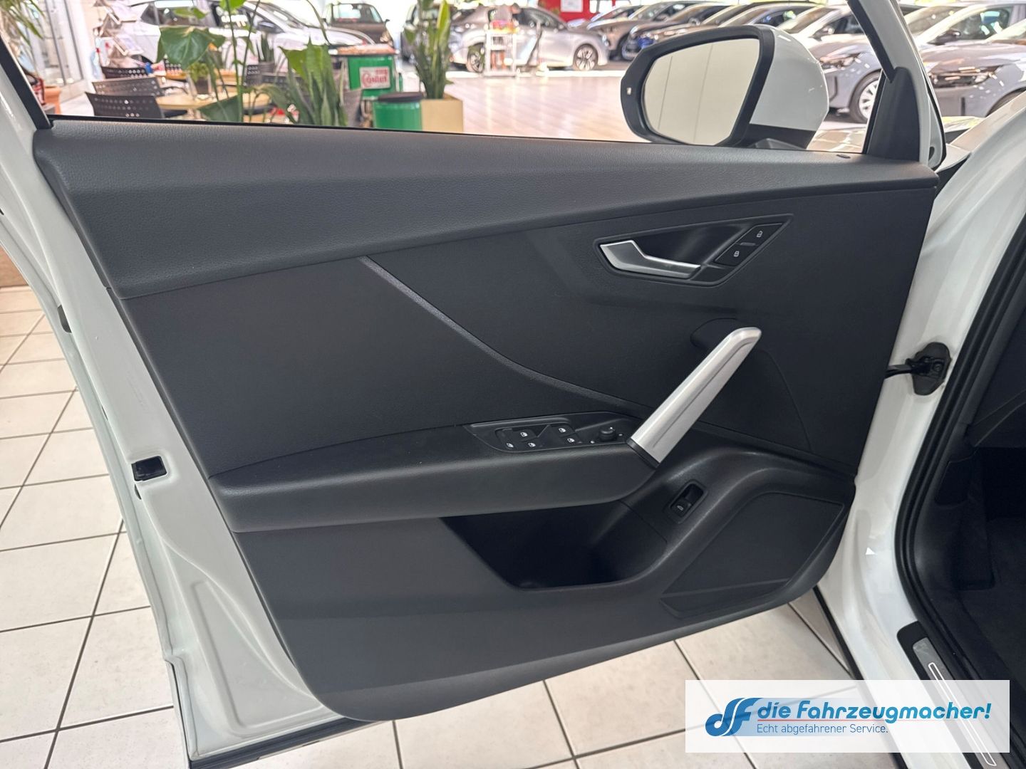 Fahrzeugabbildung Audi Q2 sport Sportpaket Navi Digitales Cockpit LED A