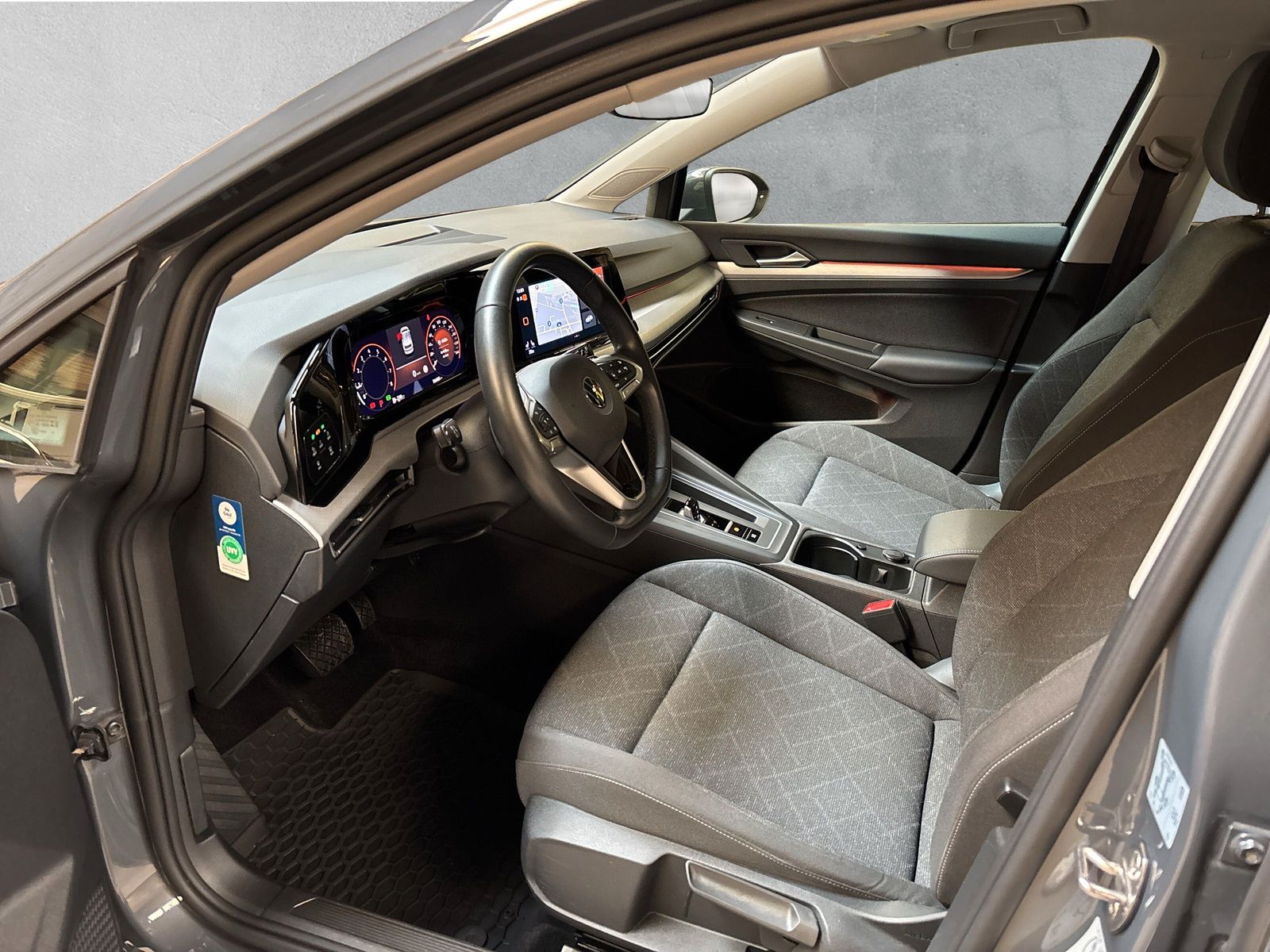 Fahrzeugabbildung Volkswagen Golf 1.0 eTSI Life ACC SHZ AppConnect