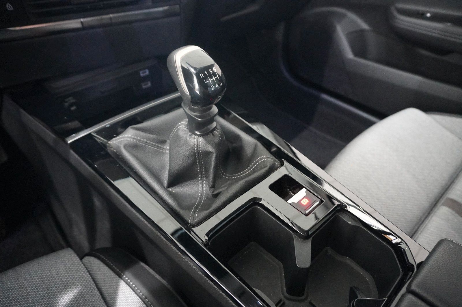 Fahrzeugabbildung Opel Astra L ST 1.5D ELEGANCE NAVI/LED/KAMERA/ACC/DAB