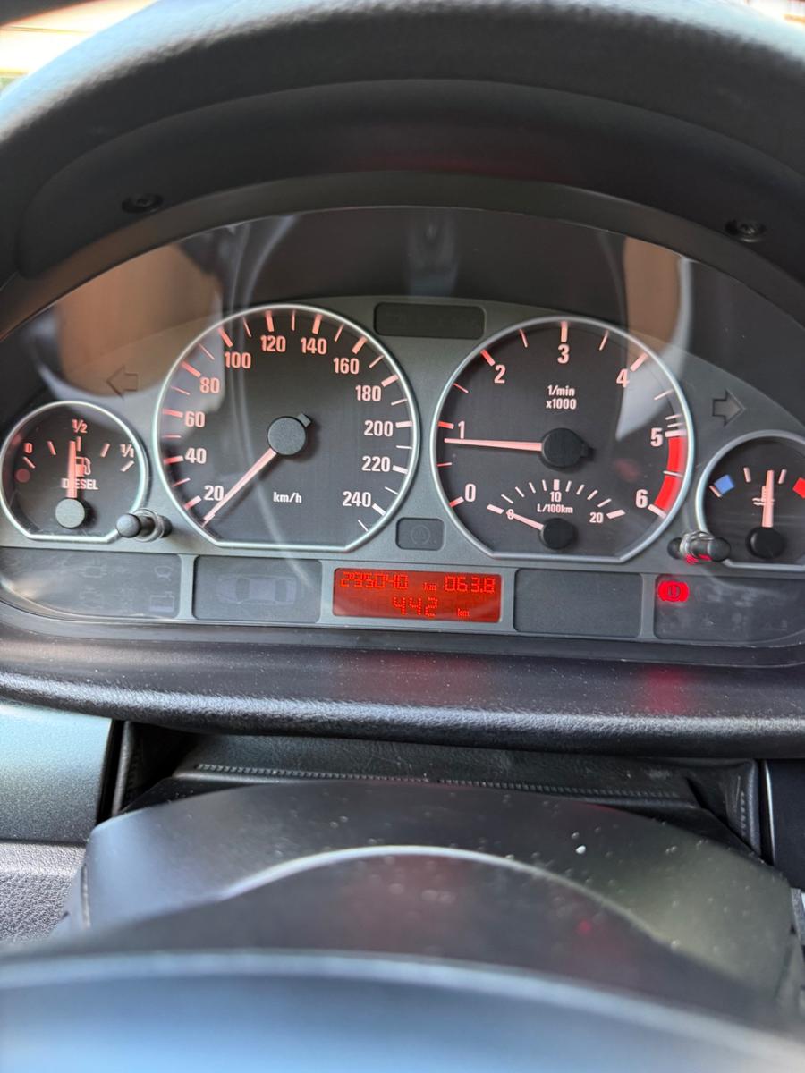 BMW 318 2004 — photo 14