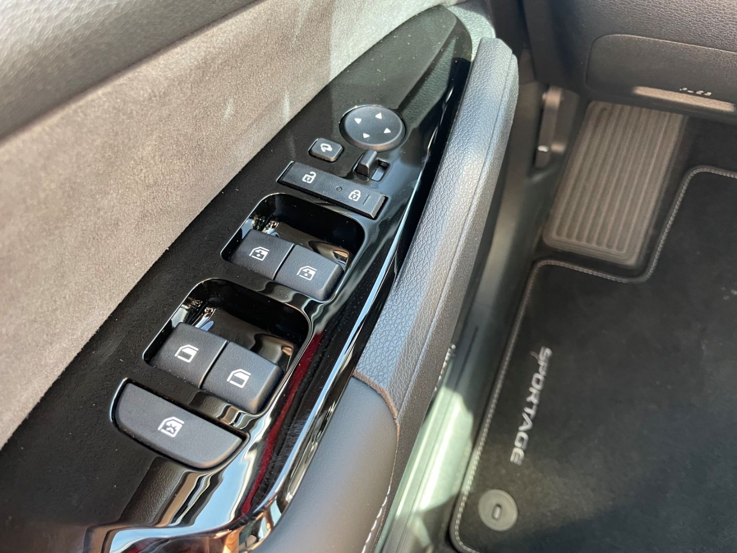 Fahrzeugabbildung Kia Sportage GT Line LED AHK Memory Verkehrszeichen