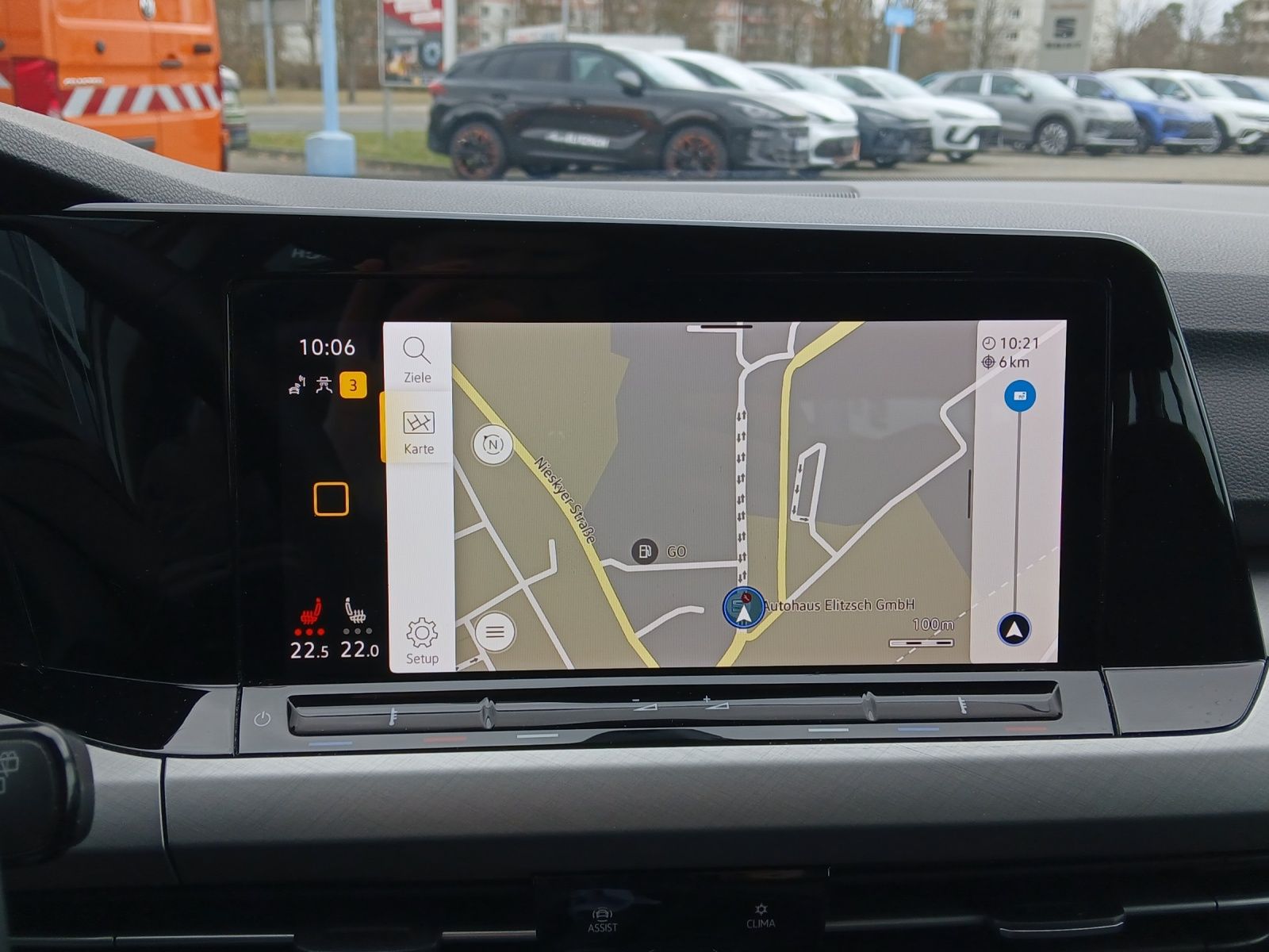 Fahrzeugabbildung Volkswagen Golf VIII Variant TDI Life DSG LED Navi AID ACC