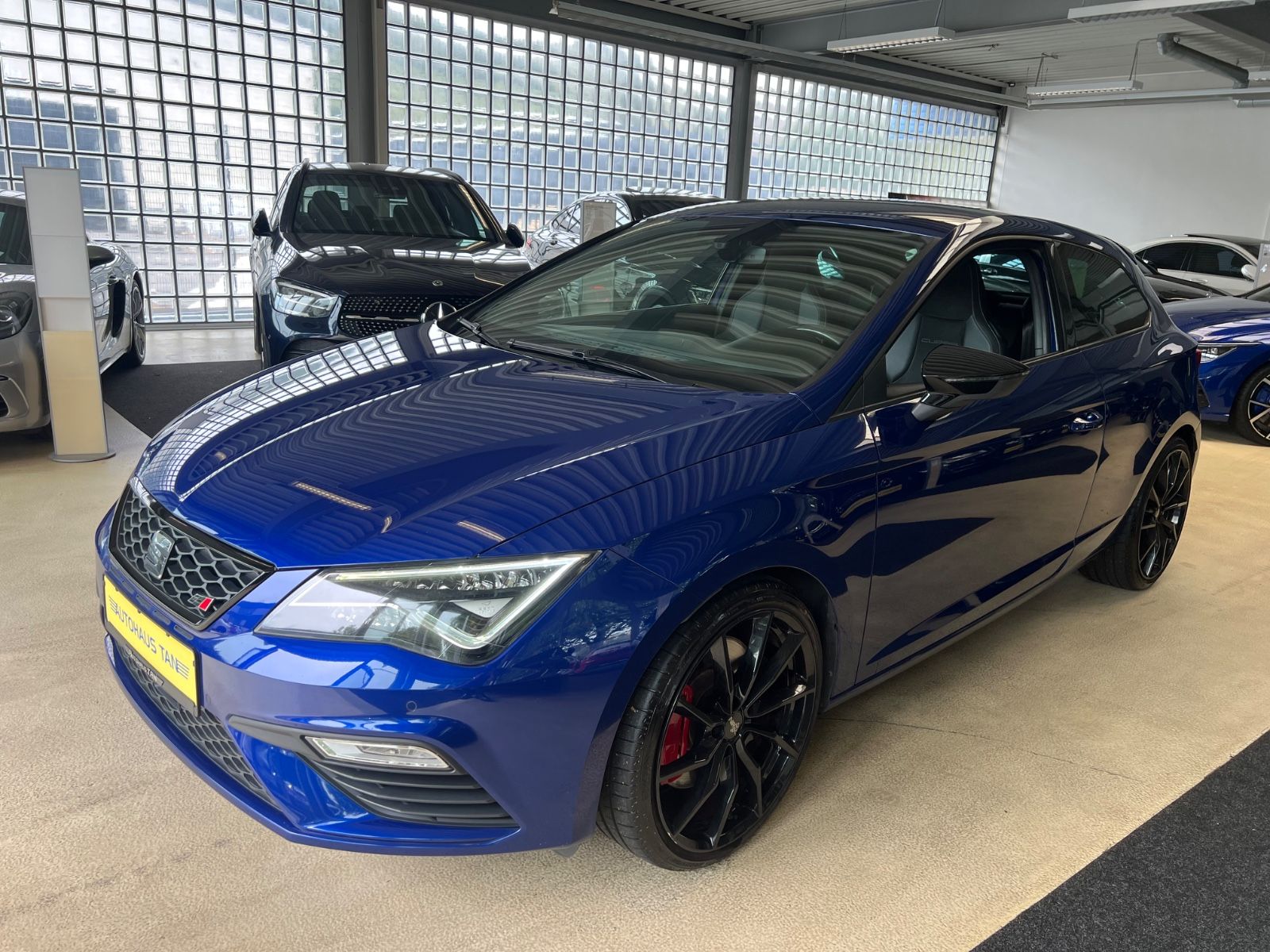 Fahrzeugabbildung SEAT Leon SC Cupra 300 *Mystery Blue* SPORTSITZE *