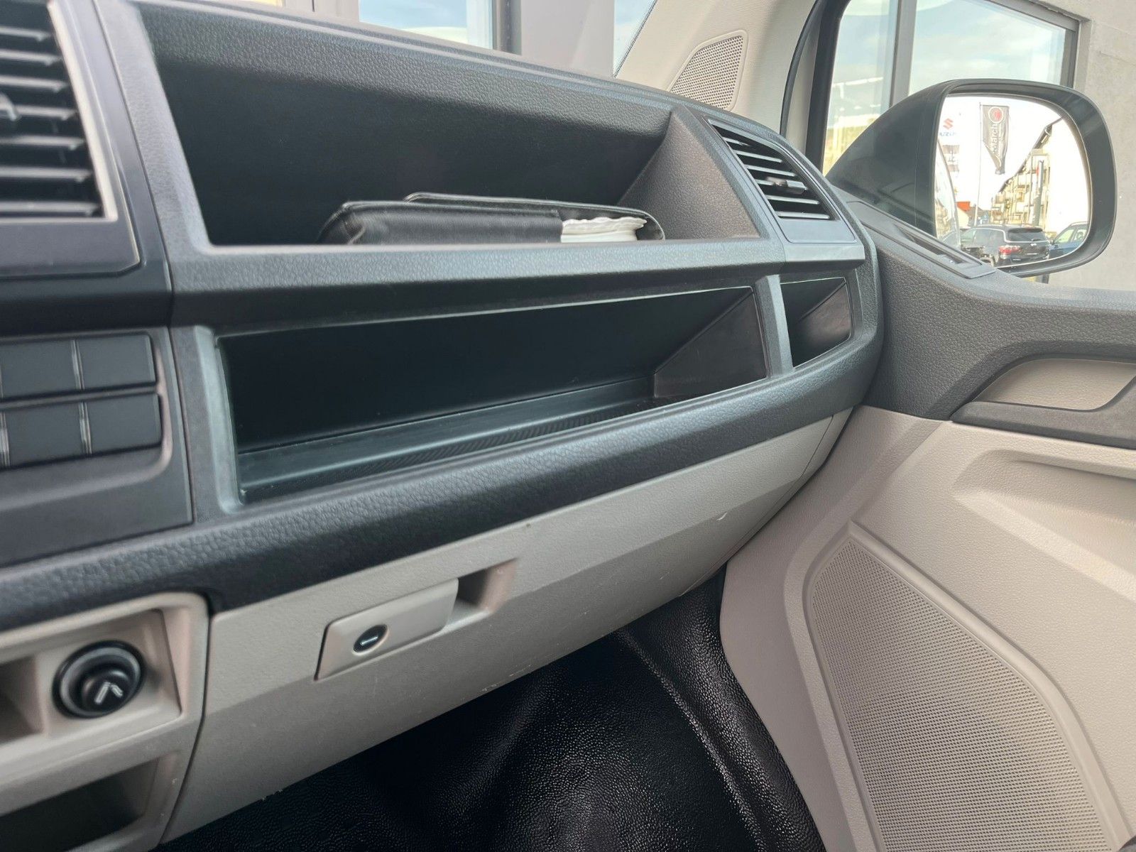 Fahrzeugabbildung Volkswagen T6 Transporter Kasten-Kombi EcoProfi 1.Hand