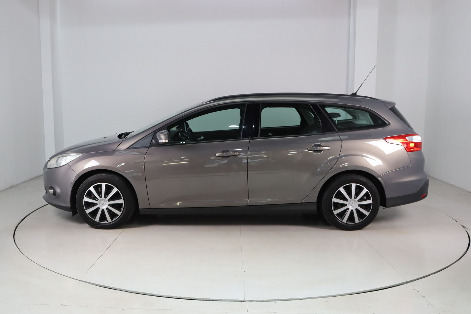 Fahrzeugabbildung Ford Focus 1.6 EcoBoost Turnier * 1. Hand * Anhängerk
