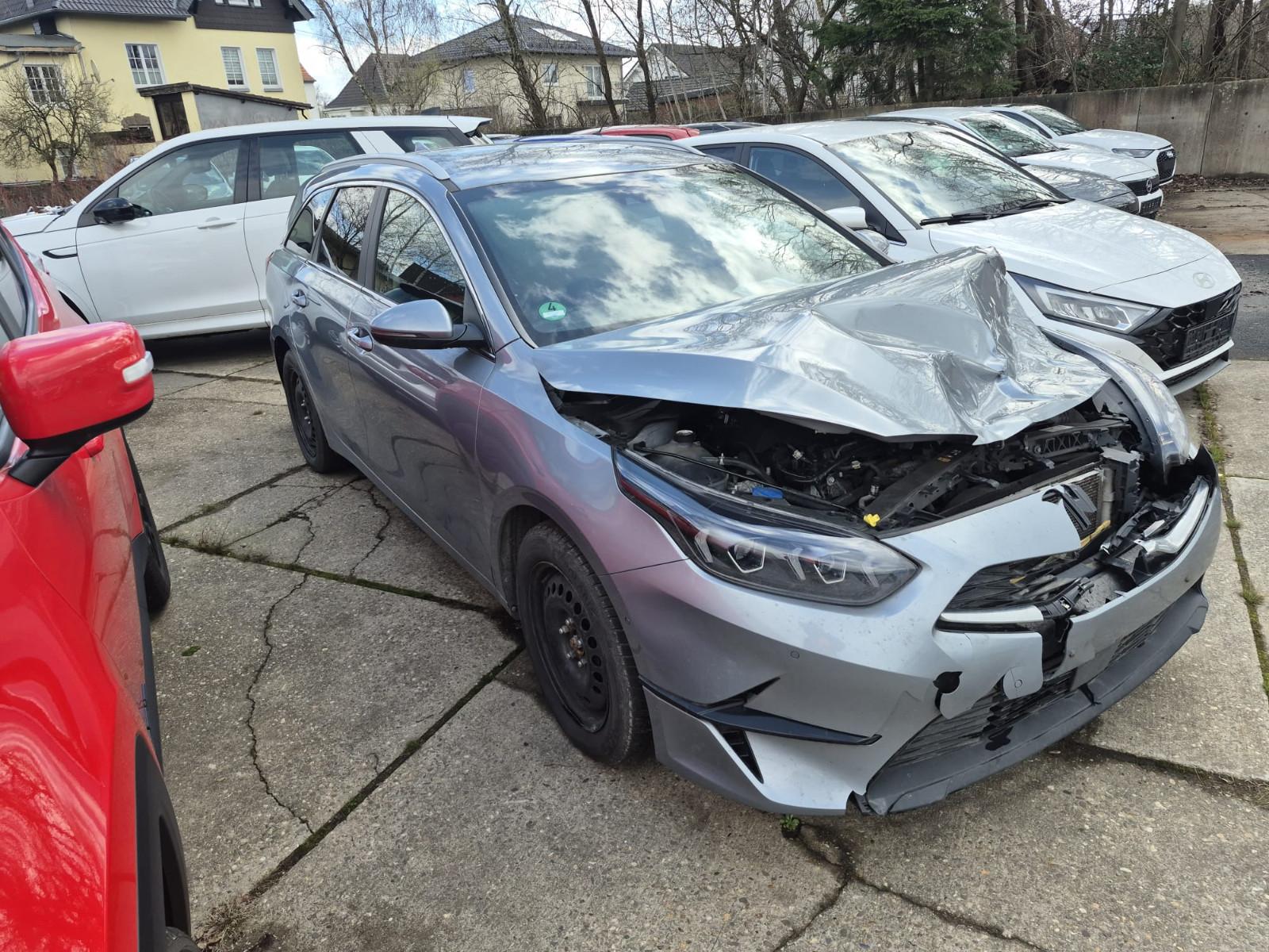 Kia ANDERE Ceed Sportswagon Platinum Edition