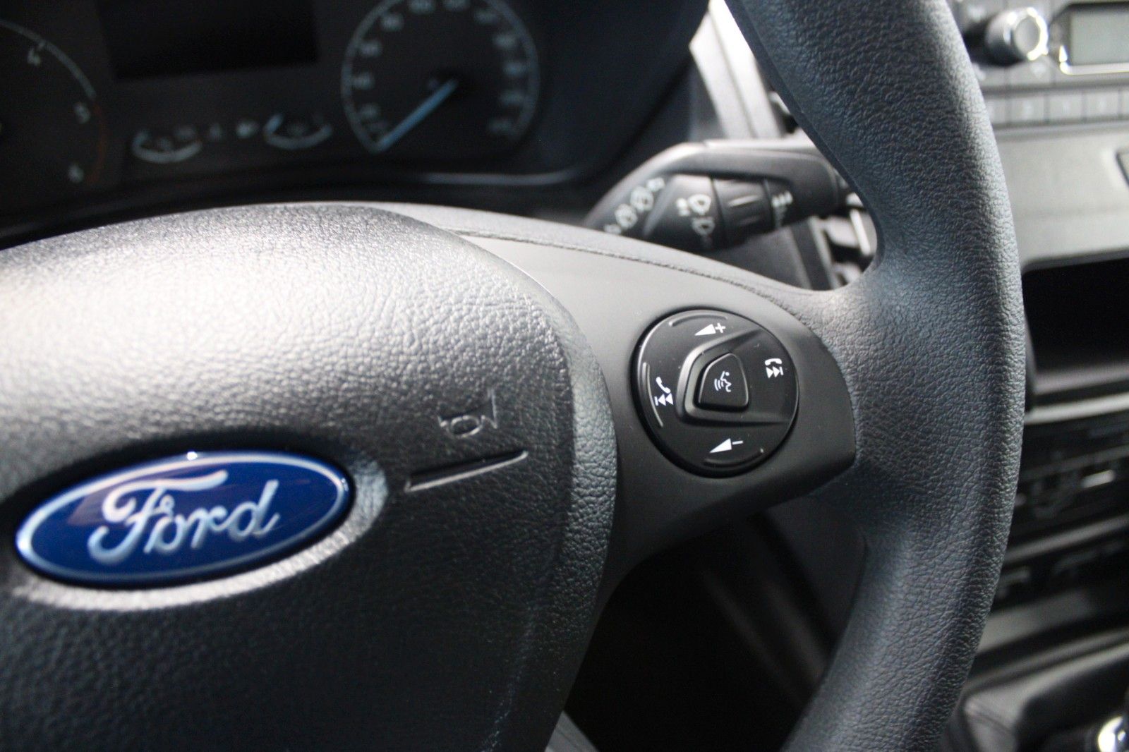 Fahrzeugabbildung Ford Transit Connect TREND L1 KLIMA 3-Sitzer PDC AHK