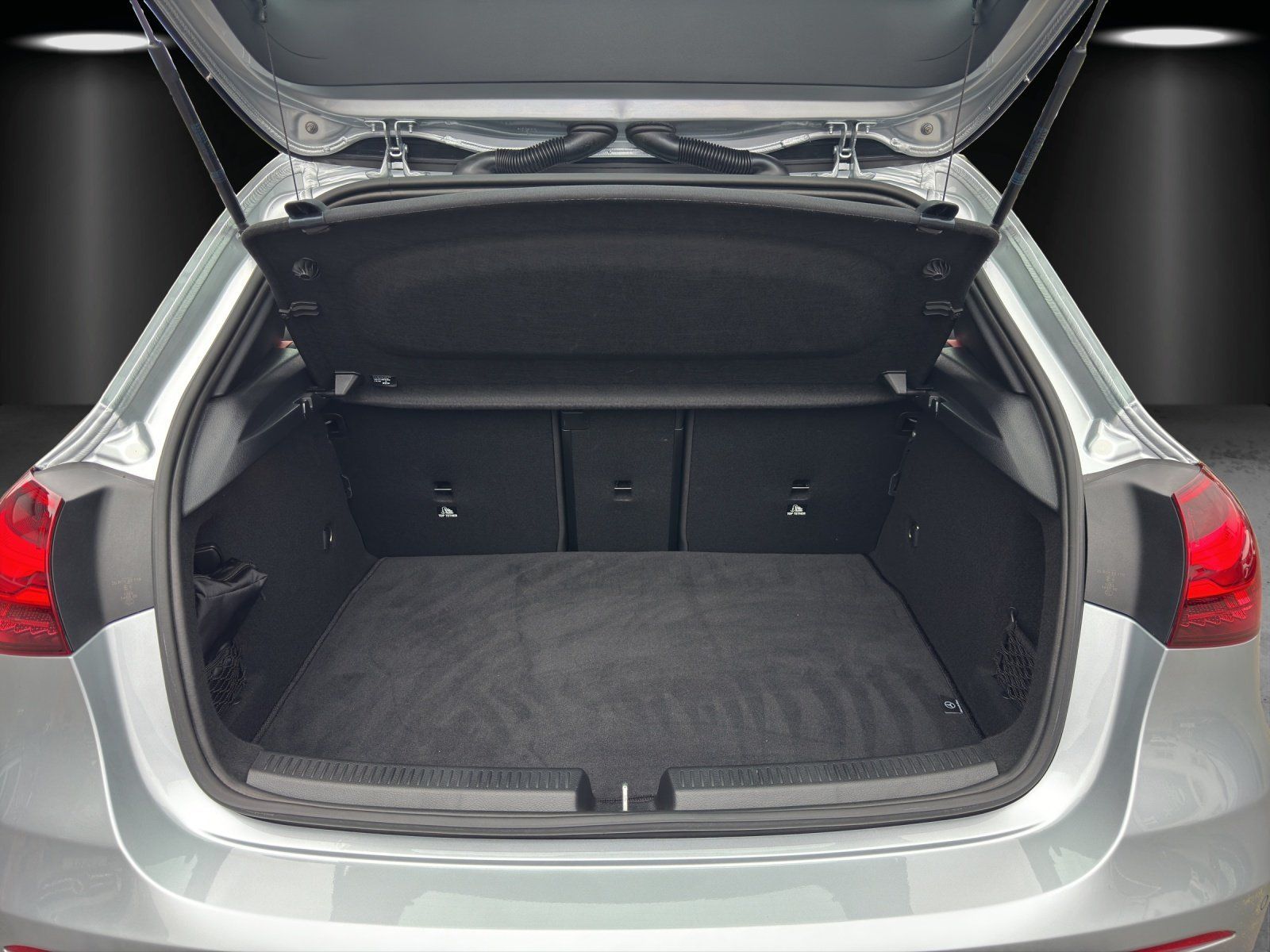 Fahrzeugabbildung Mercedes-Benz A35 AMG Prem Perf.Sitze DISTRO Standhz AHK Pano