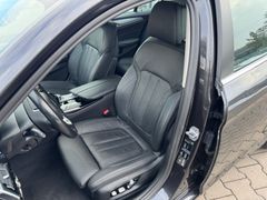 BMW 520d Autom. *DISPLAY KEY*HEAD UP*SURROUND VIEW*