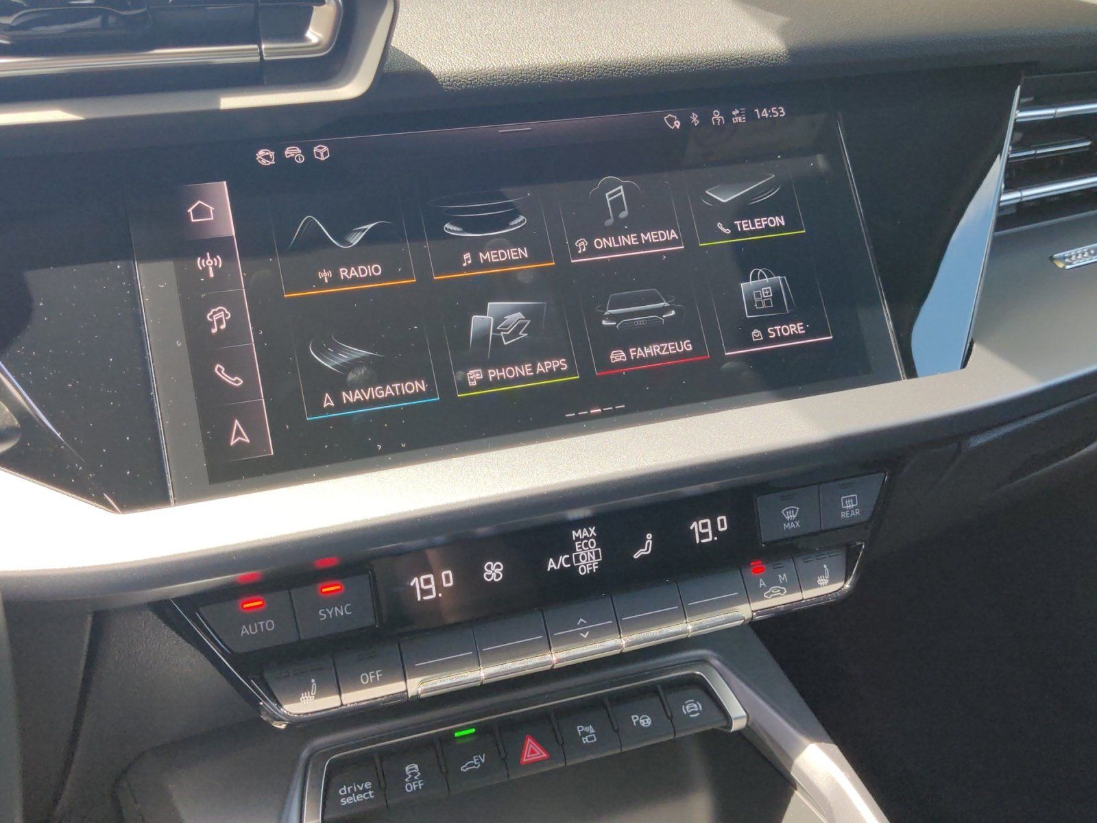 Fahrzeugabbildung Audi A3 Sportback 40 TFSI e S tronic Kamera,LED,Navi