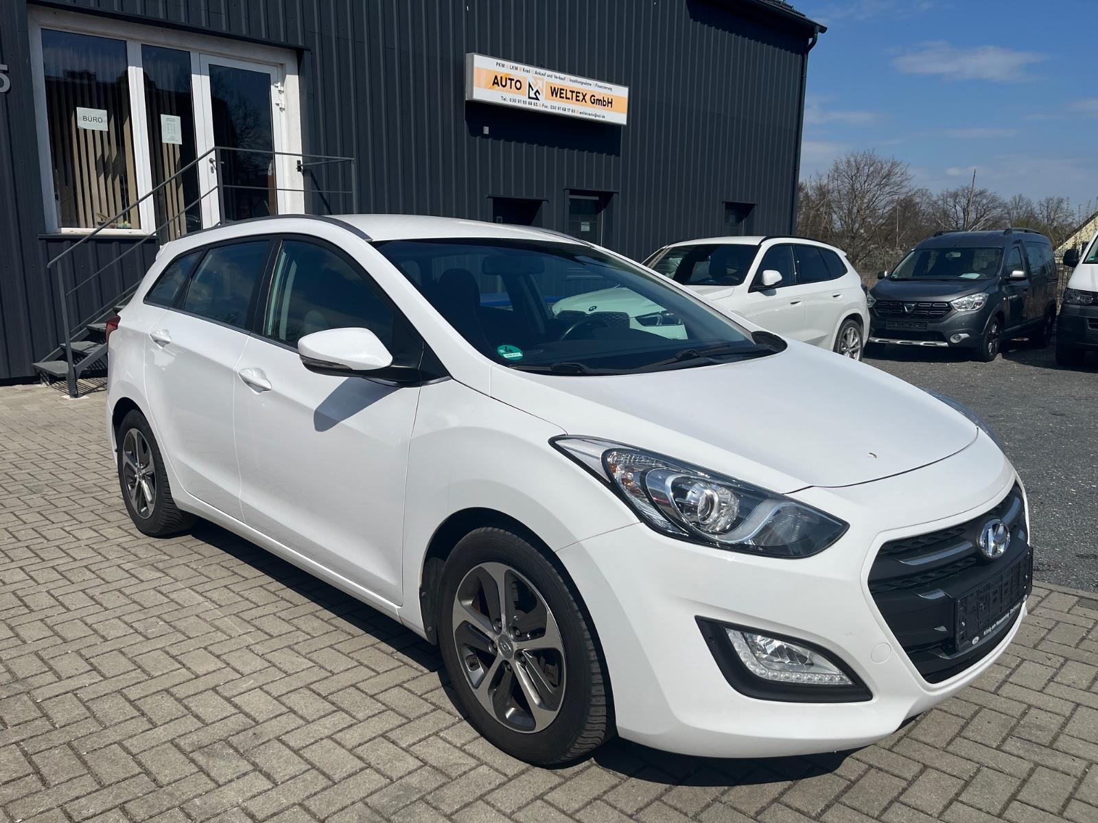 Hyundai i30 cw blue Trend Navi SH Automat