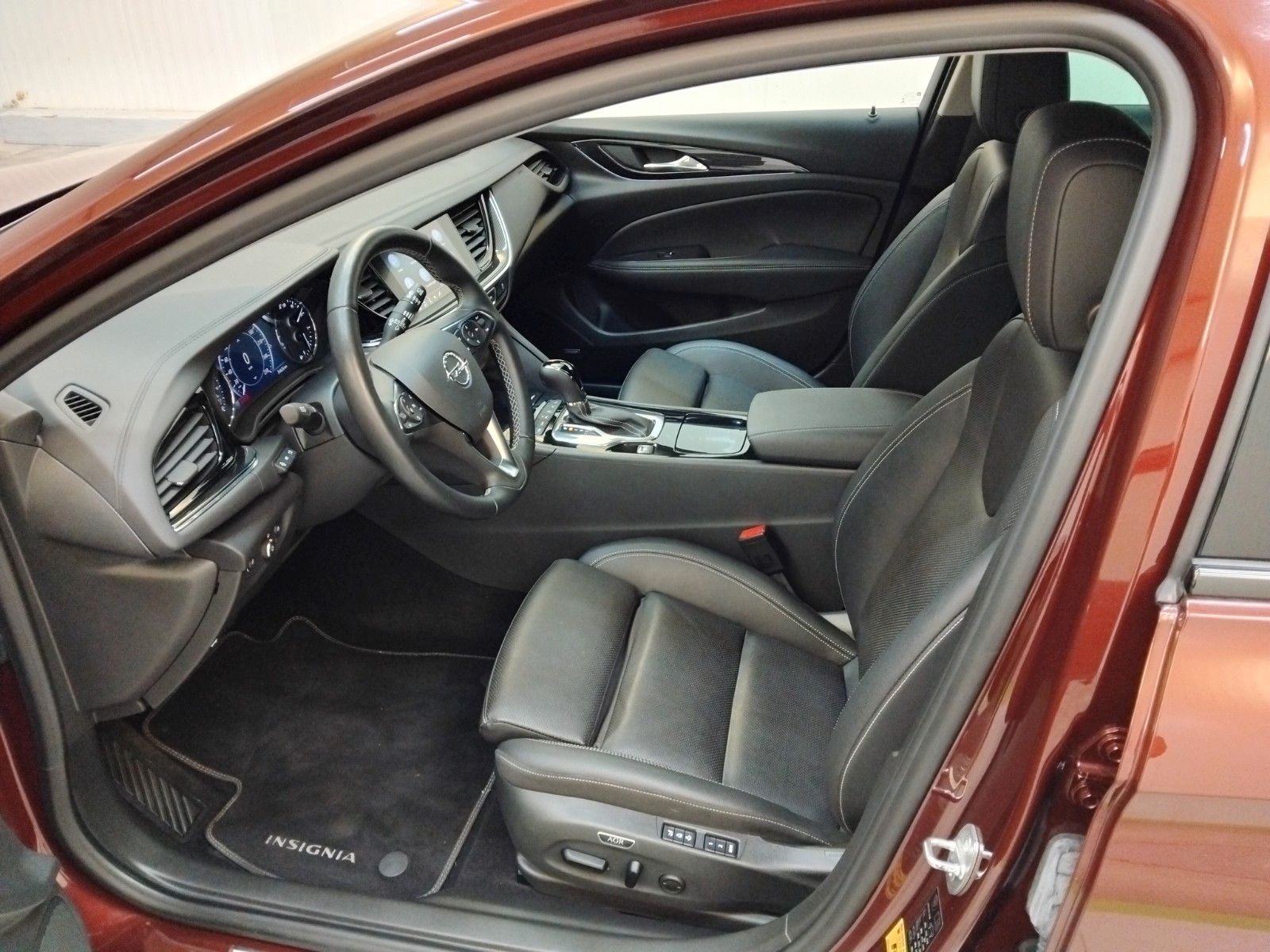 Opel Insignia (06/2026, Benzin)