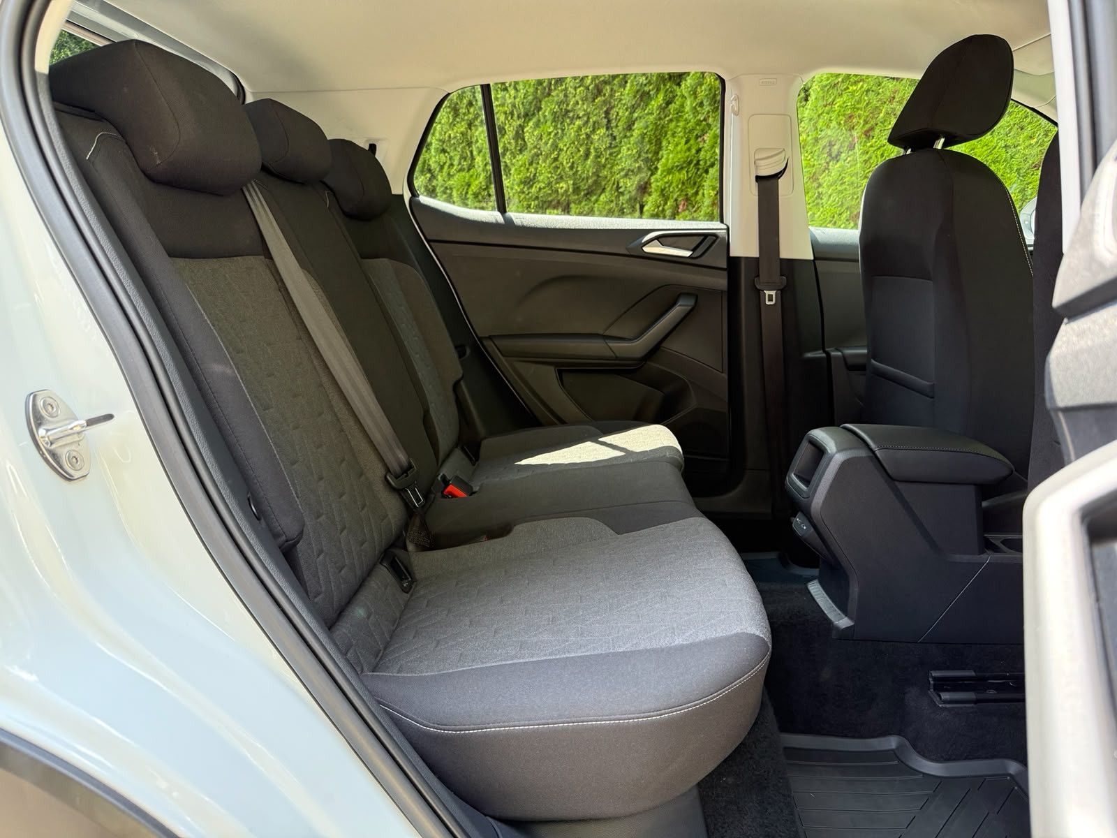 Fahrzeugabbildung Volkswagen T-Cross 1.0 TSI DSG Life LED+KAM+ACC+CARPL+SHZ+