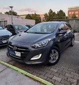 Hyundai i30 cw blue Trend - Hyundai i30 mit Benzin-Antrieb: Grau, Kombi