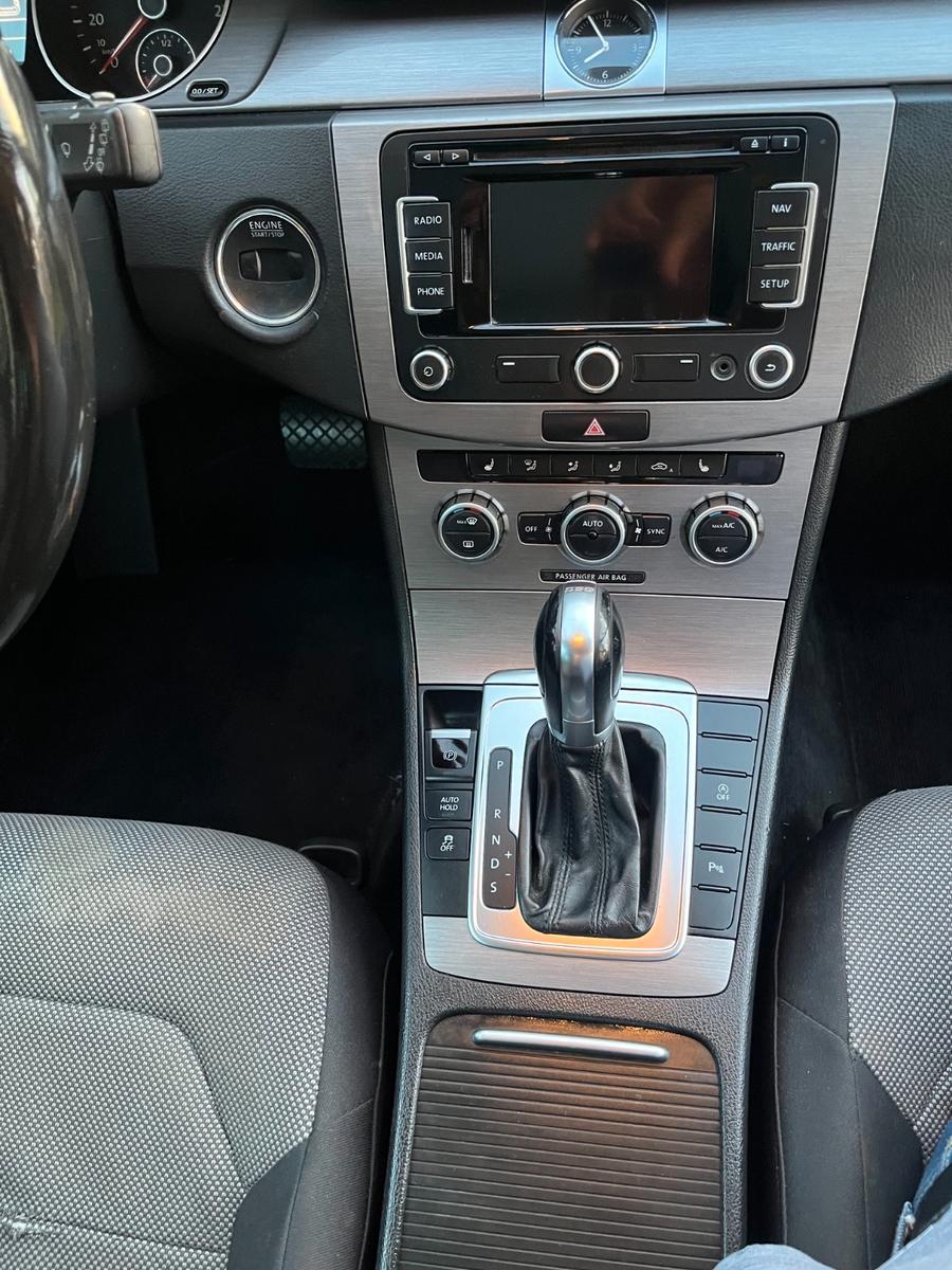 Volkswagen Passat 2012 — photo 8